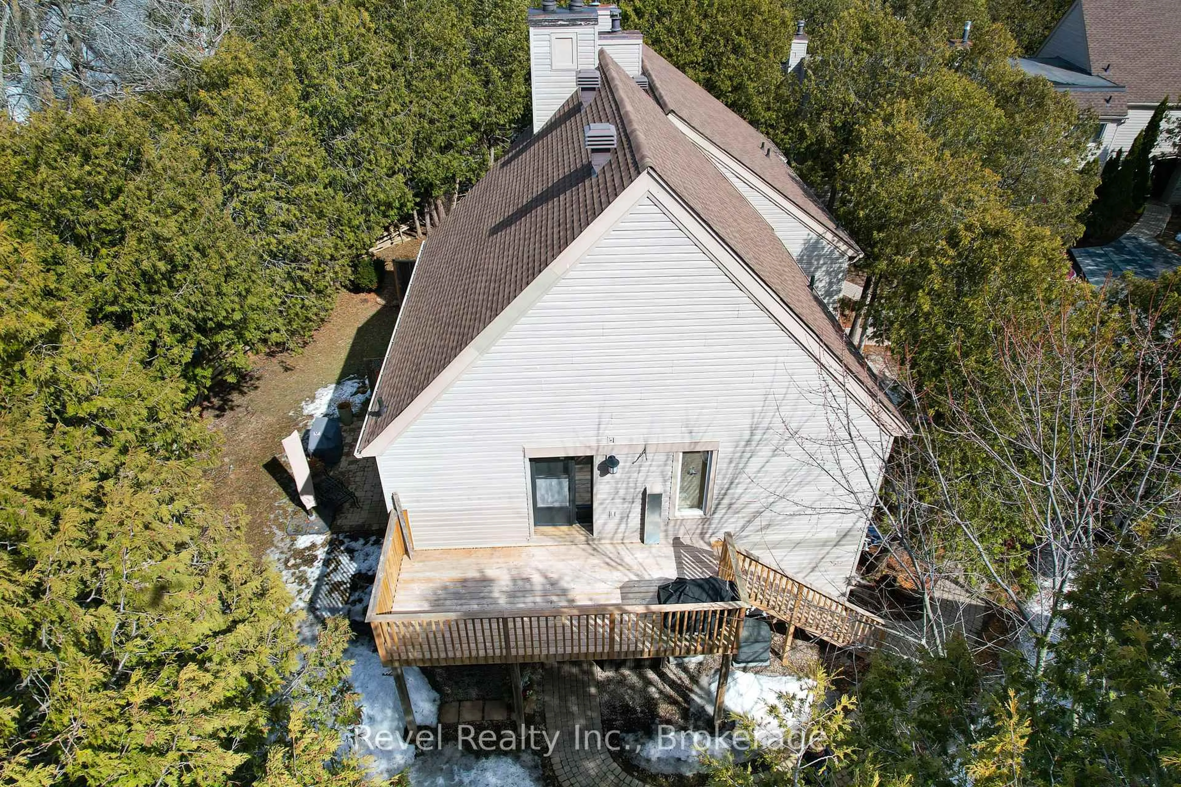 A pic from outside/outdoor area/front of a property/back of a property/a pic from drone, unknown for 126 Escarpment Cres, Collingwood Ontario L9Y 5B4