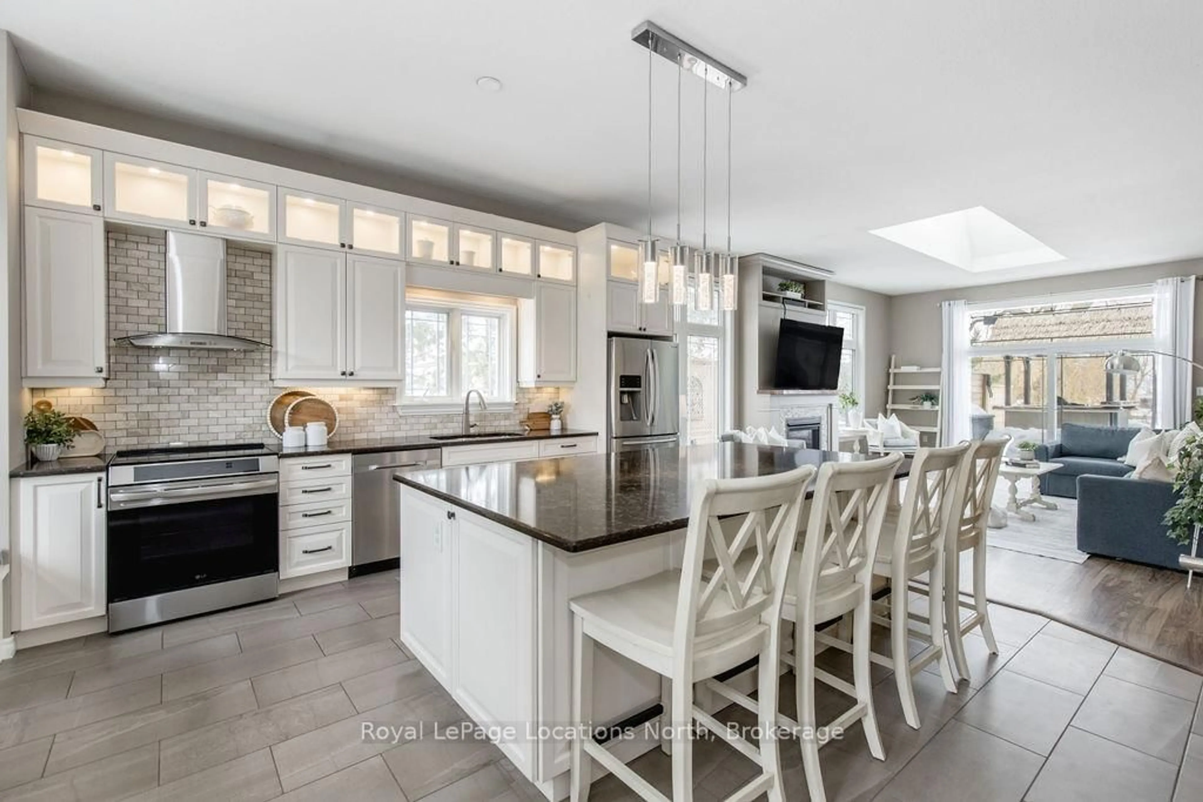 Open concept kitchen, ceramic/tile floor for 1094 RIVER Rd, Wasaga Beach Ontario L9Z 2W7