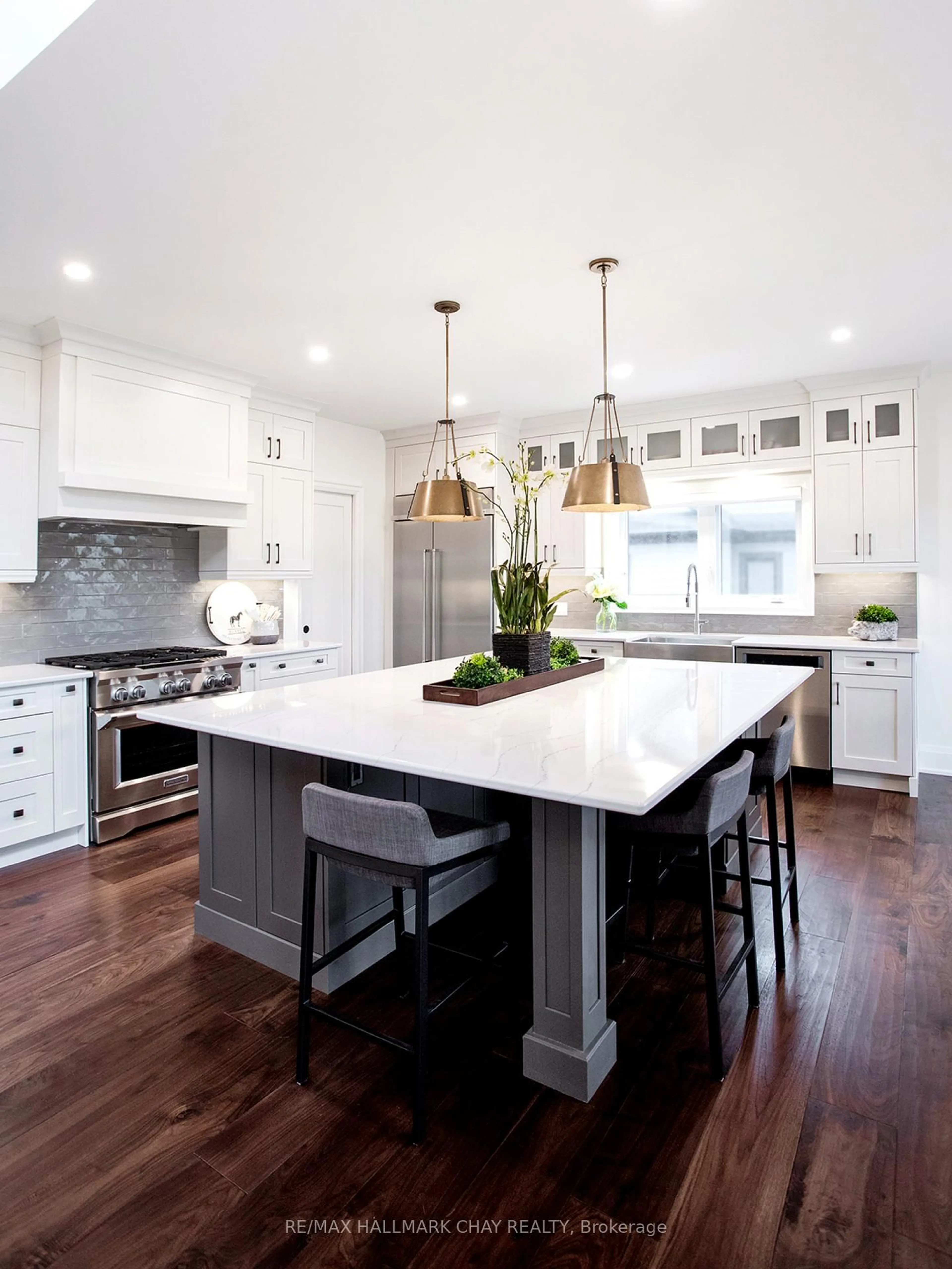 Contemporary kitchen, unknown for Lt 220 Friesian Crt, Oro-Medonte Ontario L0K 1E0