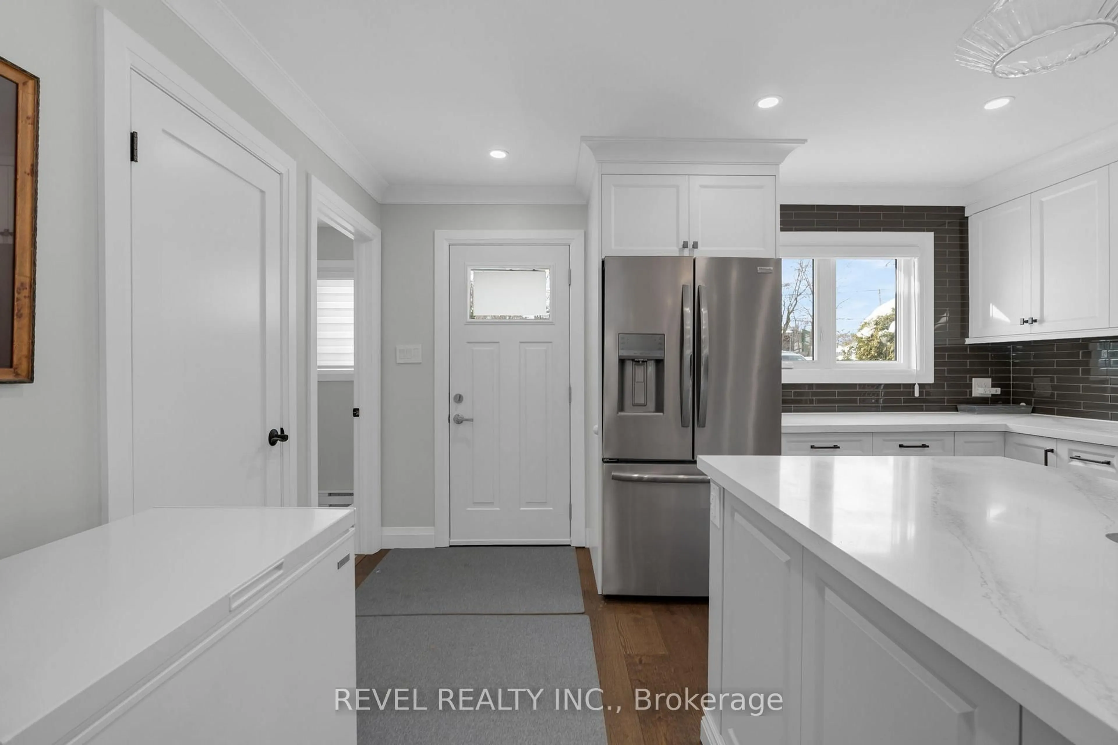 Open concept kitchen, ceramic/tile floor for 39 28th St #13, Wasaga Beach Ontario L9Z 2E4