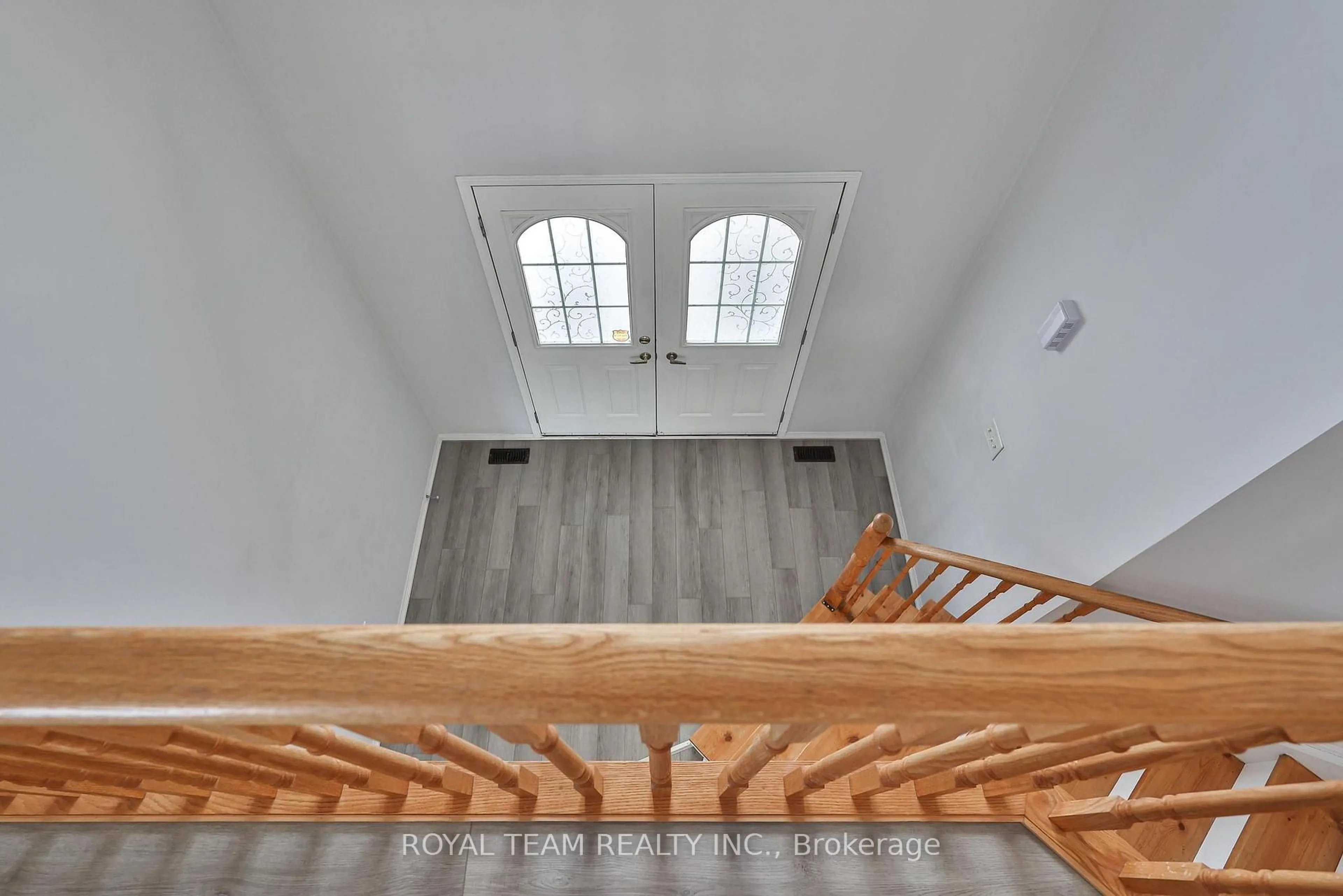 Stairs for 186 Madelaine Dr, Barrie Ontario L4N 0S7