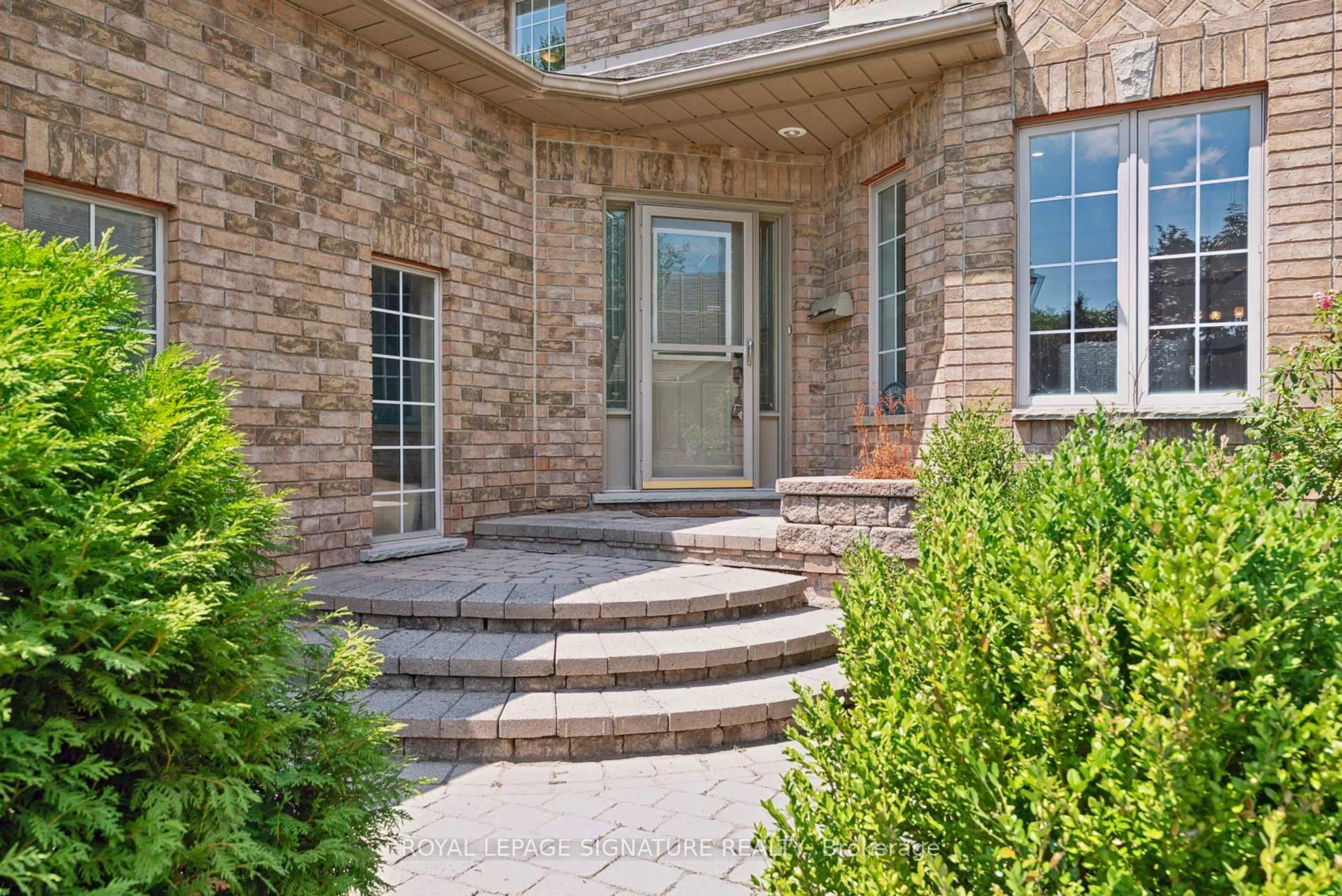 Home with brick exterior material, street for 12 Mccullough Crt, Barrie Ontario L4N 8M3