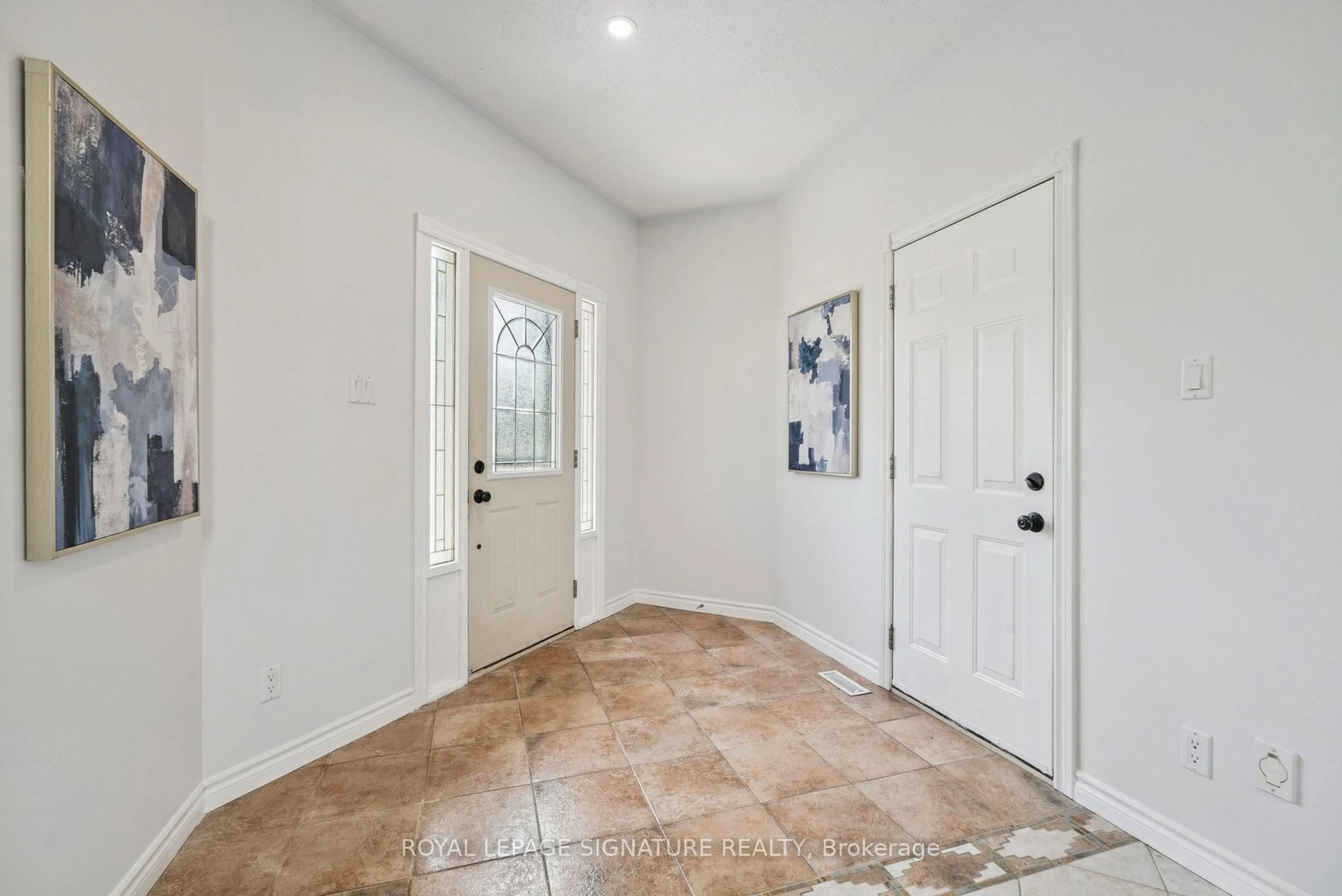 Unknown for 12 Mccullough Crt, Barrie Ontario L4N 8M3