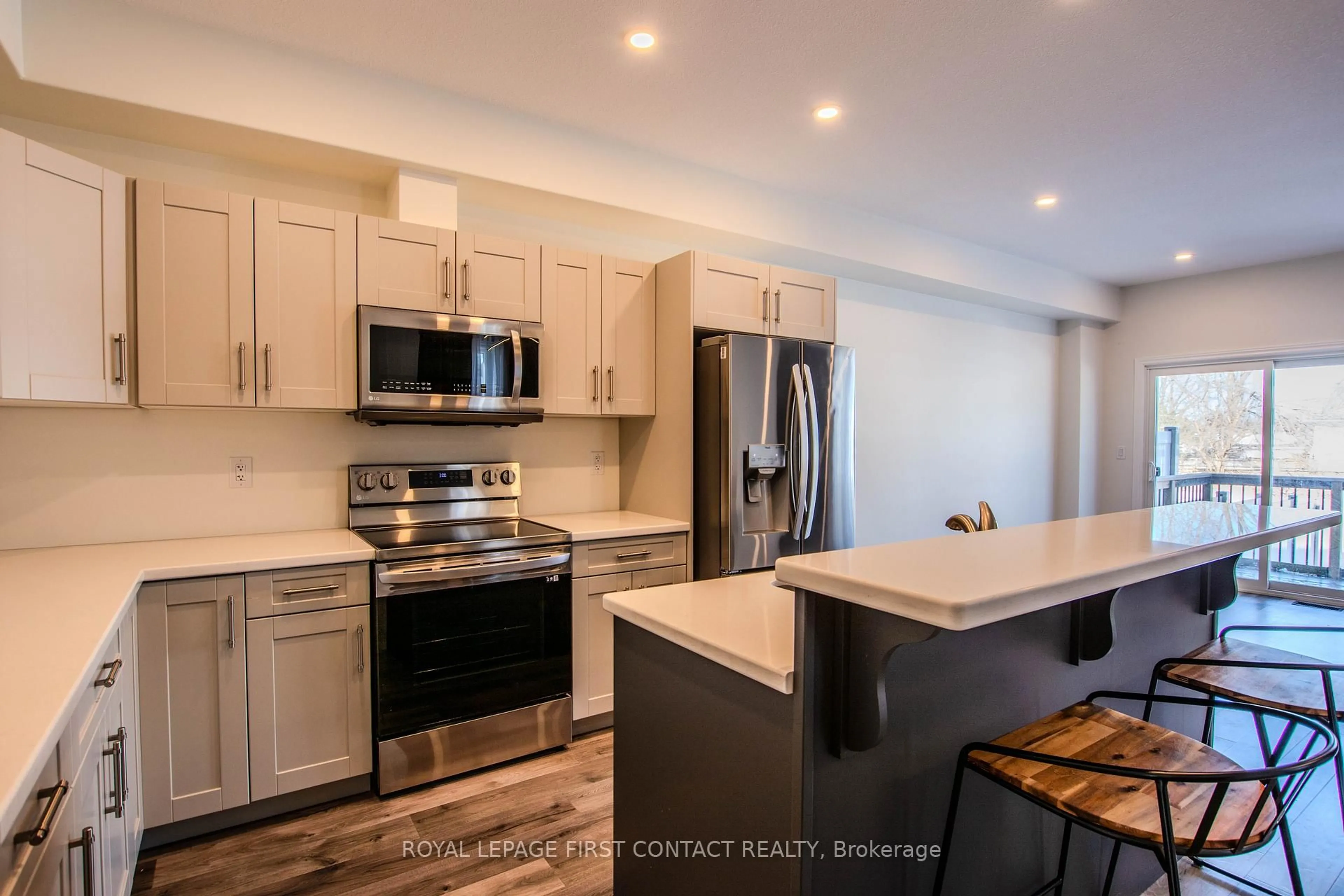 Open concept kitchen, unknown for 144 Memorial Ave, Orillia Ontario L3C 5X2