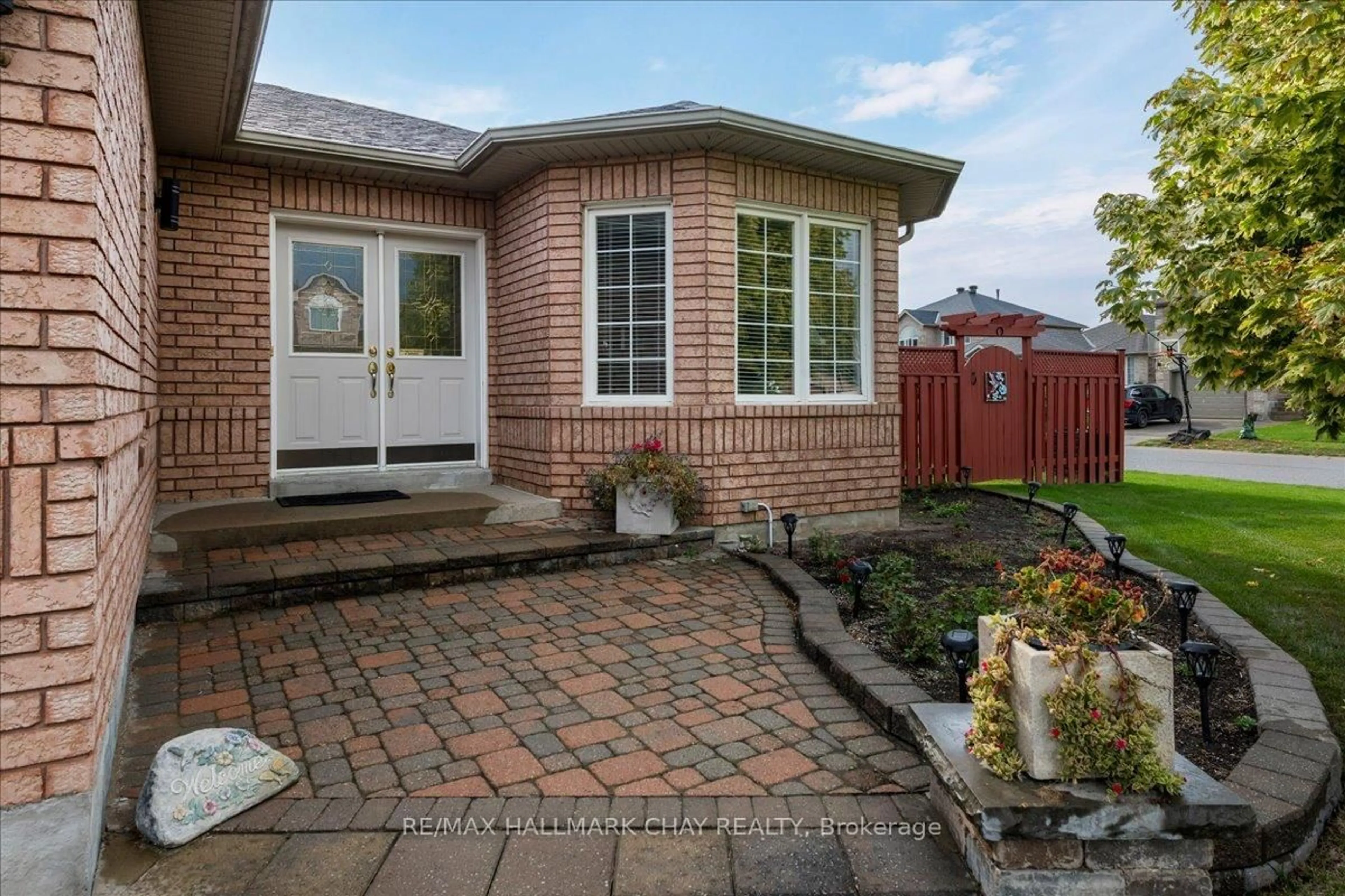 Home with brick exterior material, street for 84 Pringle Dr, Barrie Ontario L4N 0R2