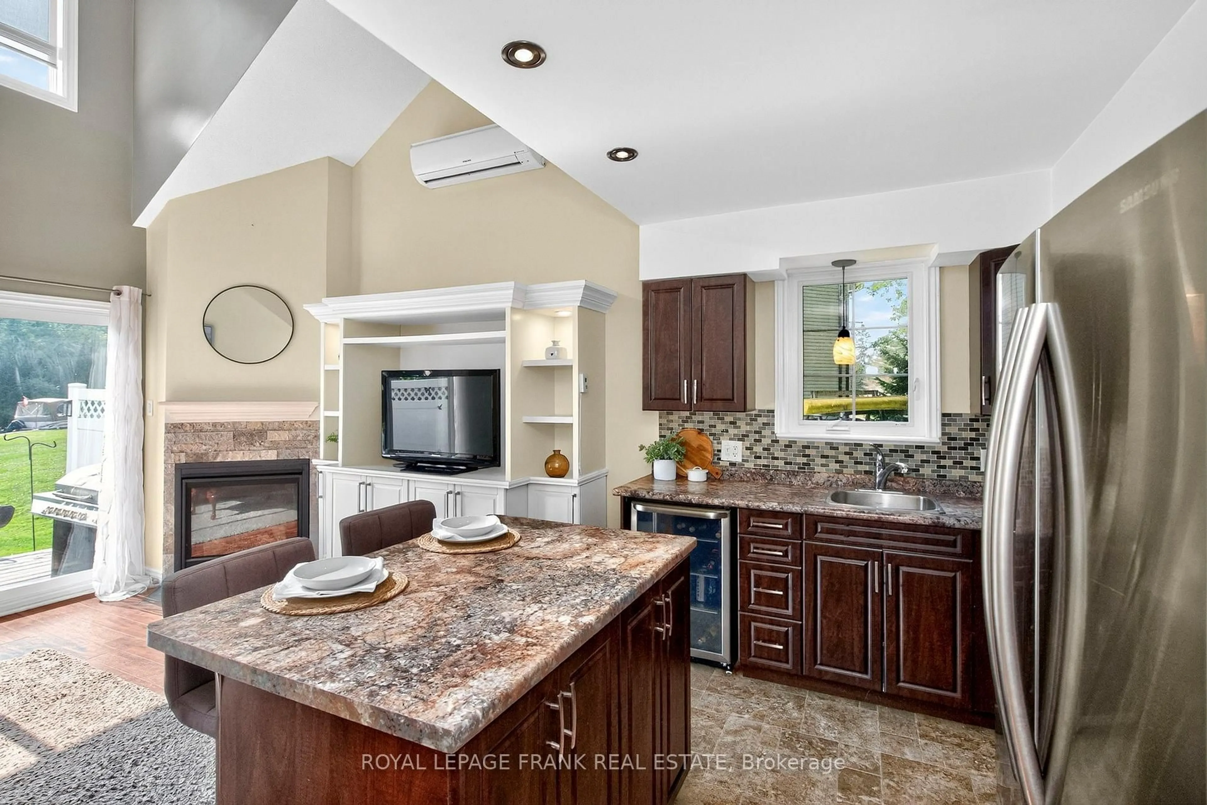 Open concept kitchen, ceramic/tile floor for 81 Laguna Pkwy #14, Ramara Ontario L0K 1B0