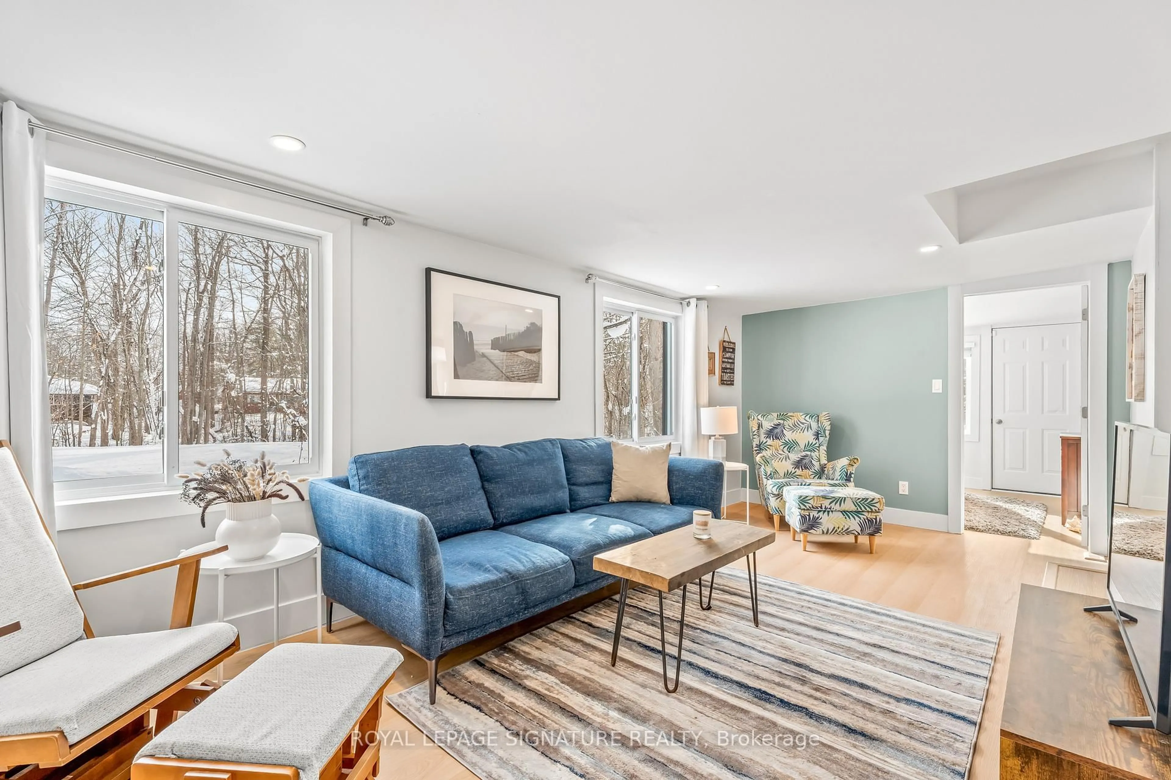 Living room with furniture, unknown for 68 Forest Harbour Pkwy, Tay Ontario L0K 2C0