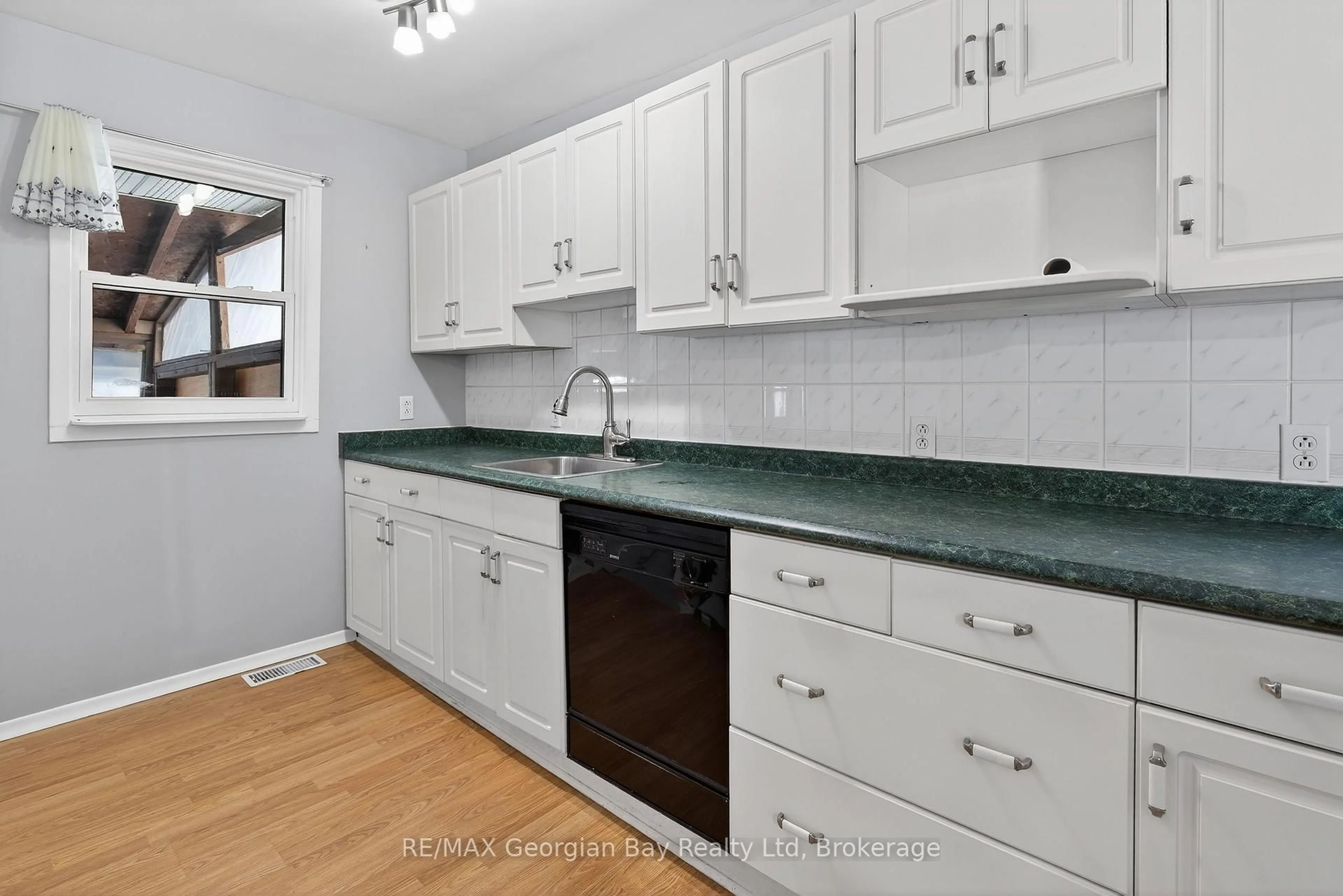 Standard kitchen, unknown for 2407 Rumney Rd, Tay Ontario L4R 4K3