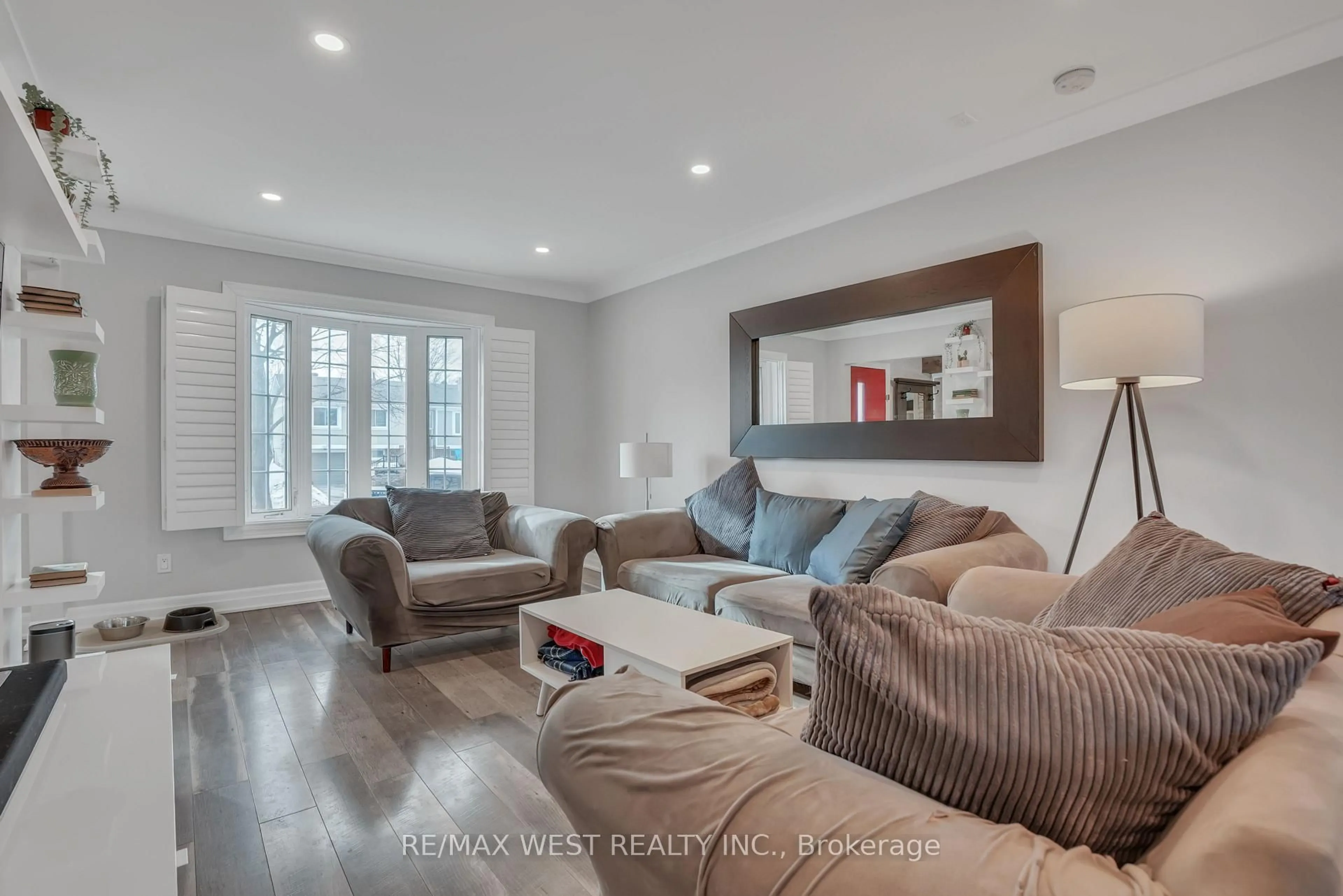 Living room with furniture, unknown for 64 Heather St, Barrie Ontario L4N 4N1