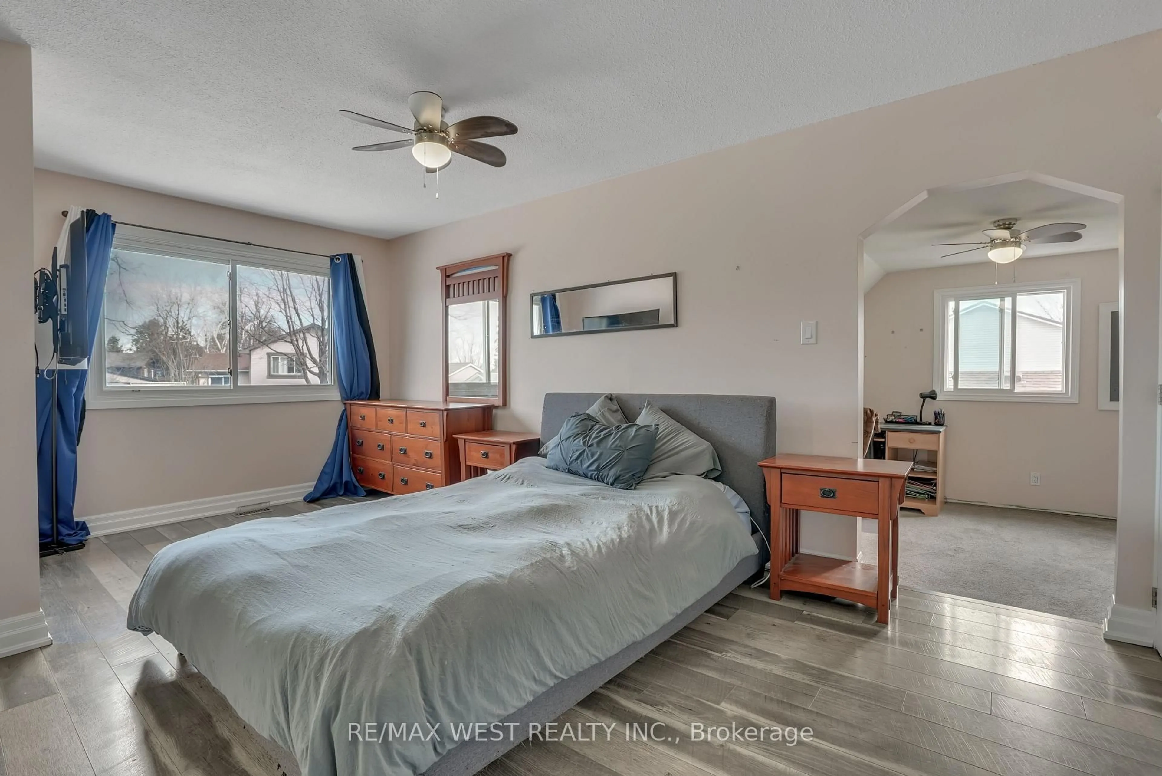 Bedroom with bed, unknown for 64 Heather St, Barrie Ontario L4N 4N1