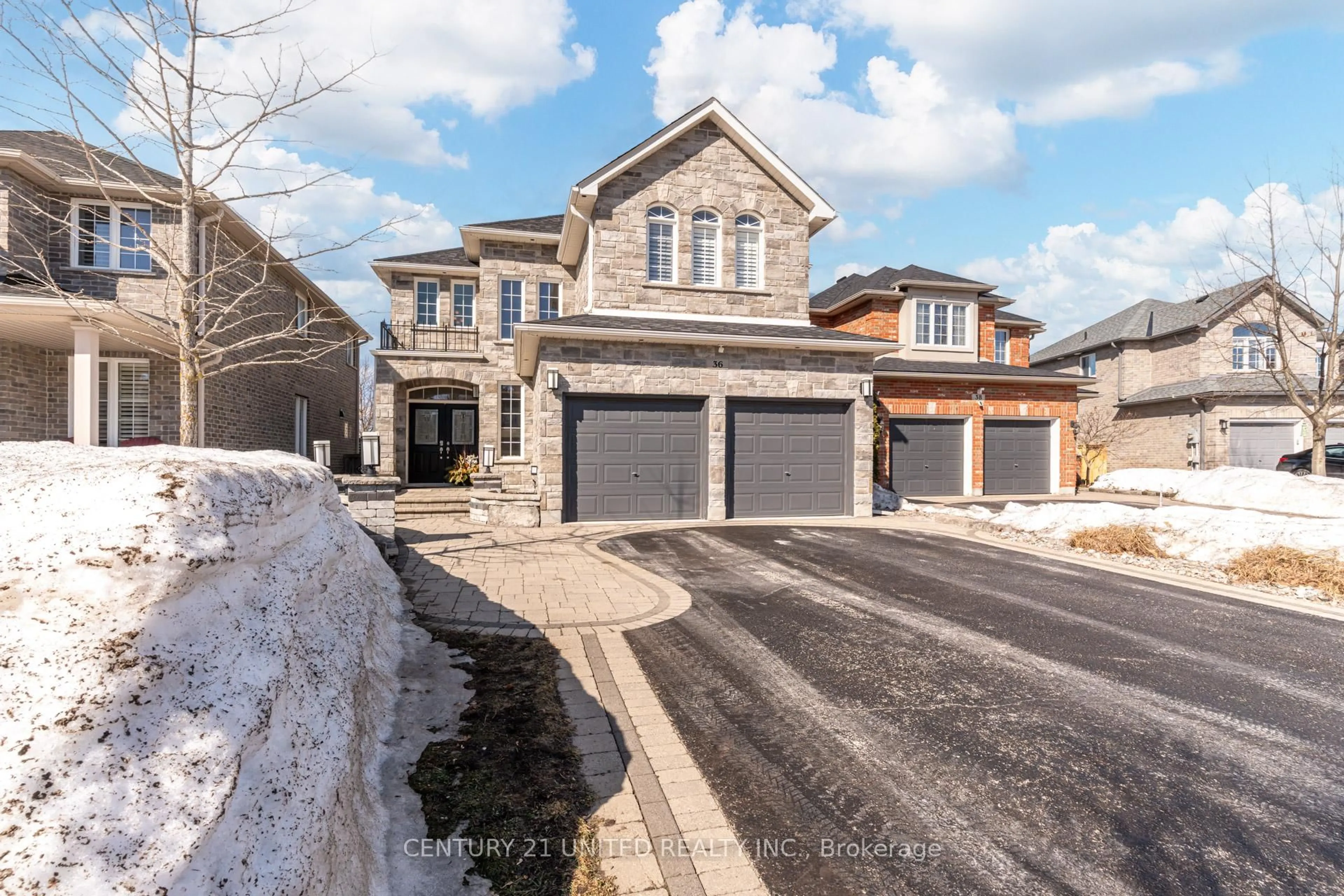 Home with brick exterior material, street for 36 Auburn Crt, Barrie Ontario L4N 6G9