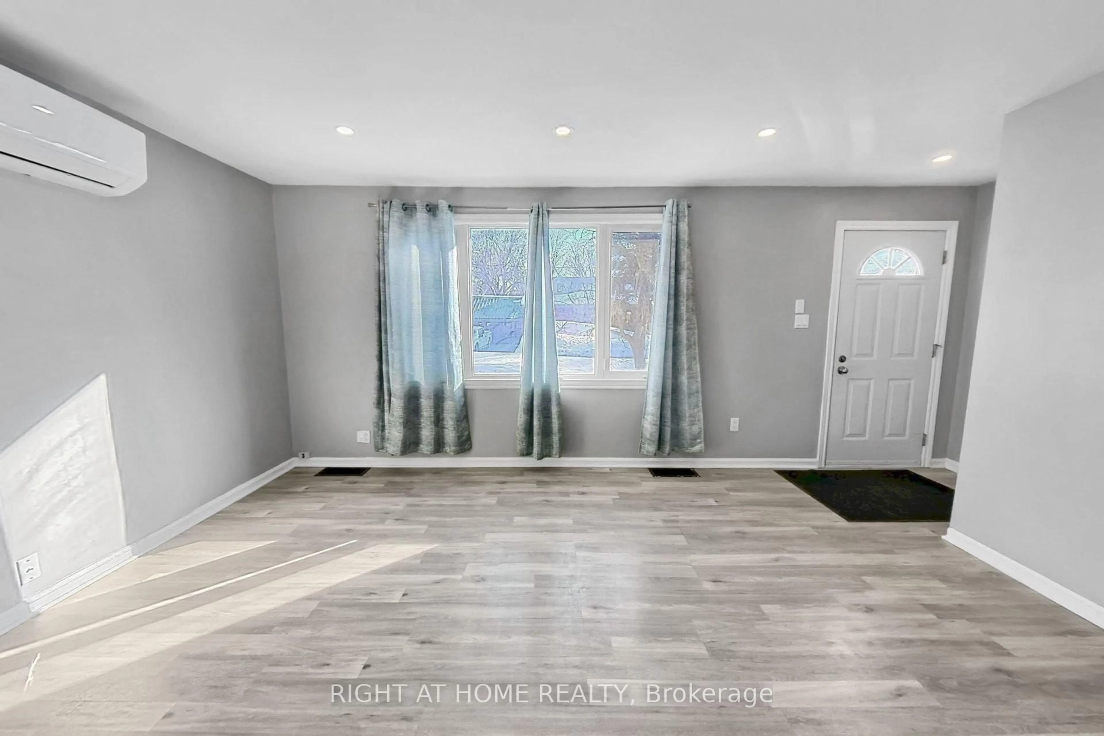 A pic of a room for 19 Alfred St, Barrie Ontario L4N 3L9