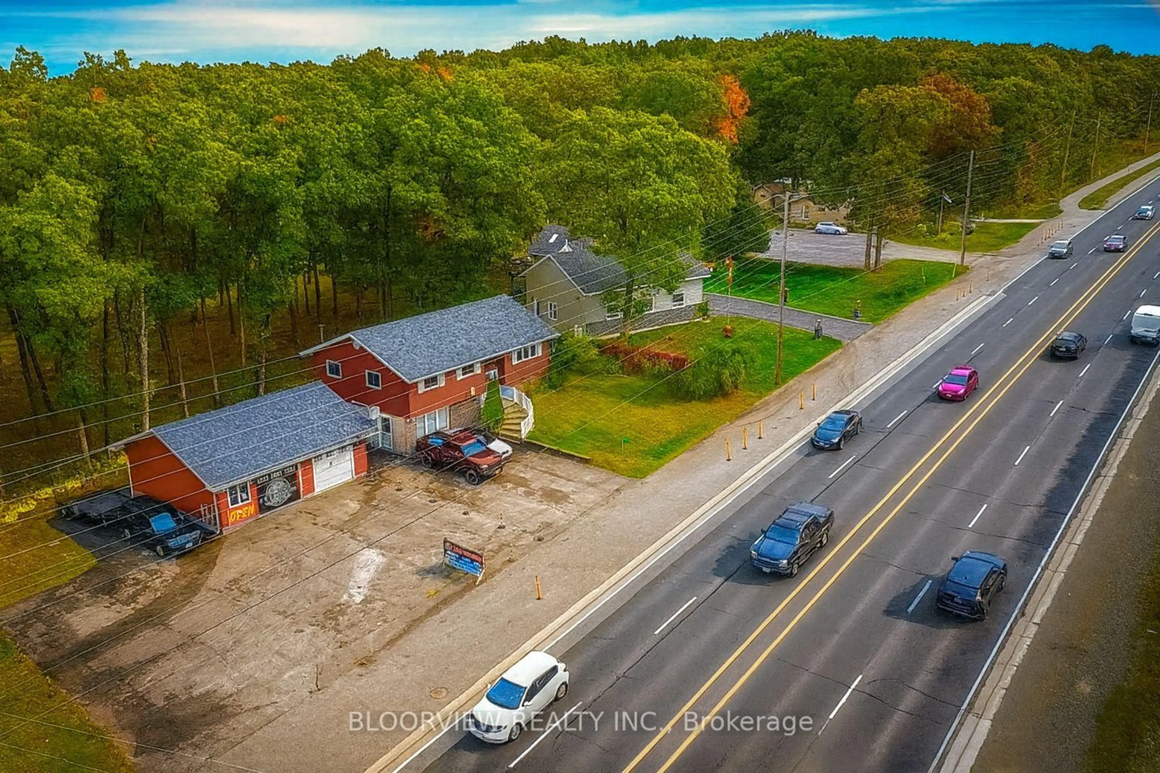 A pic from outside/outdoor area/front of a property/back of a property/a pic from drone, building for 9467 County 93 Rd, Midland Ontario L4R 4L9