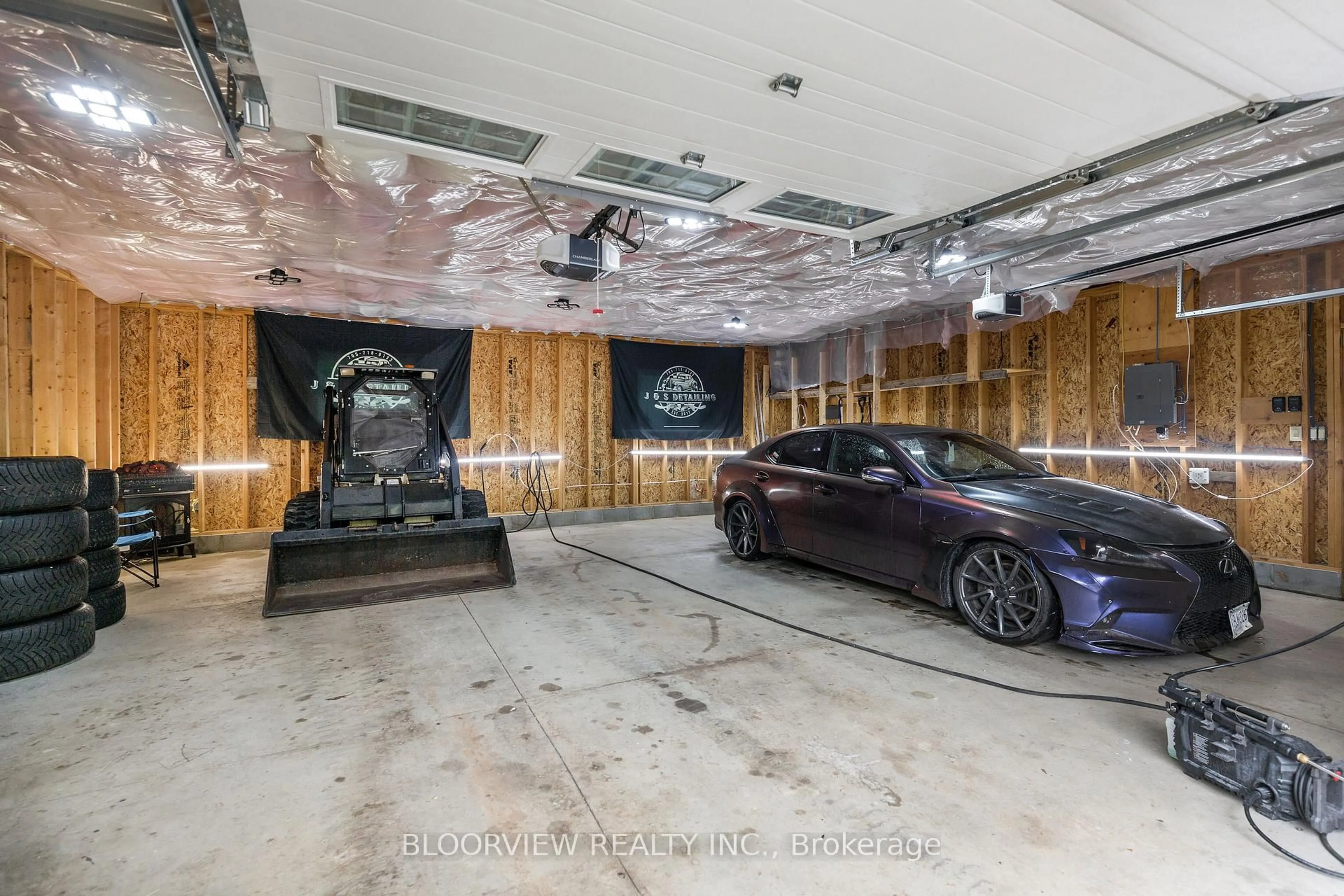 Indoor garage for 9467 County 93 Rd, Midland Ontario L4R 4L9