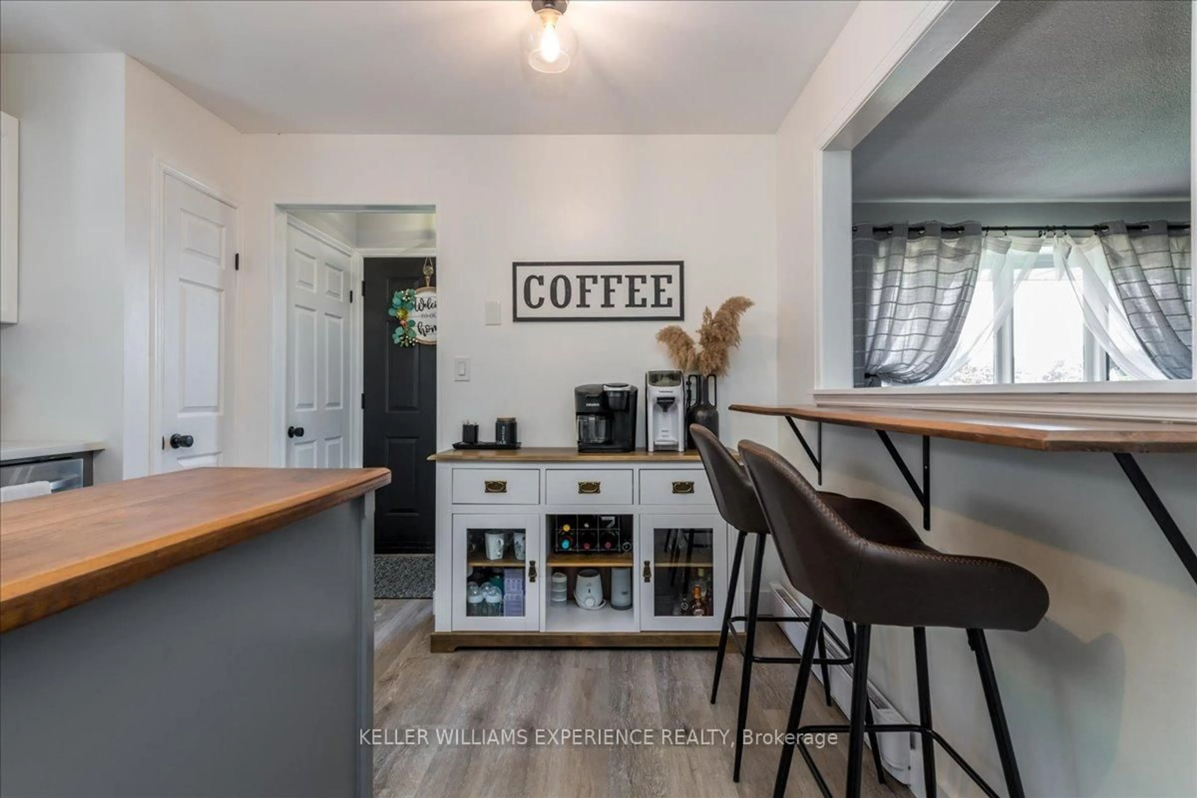 Open concept kitchen, unknown for 11 Murray St, Orillia Ontario L3V 2L8