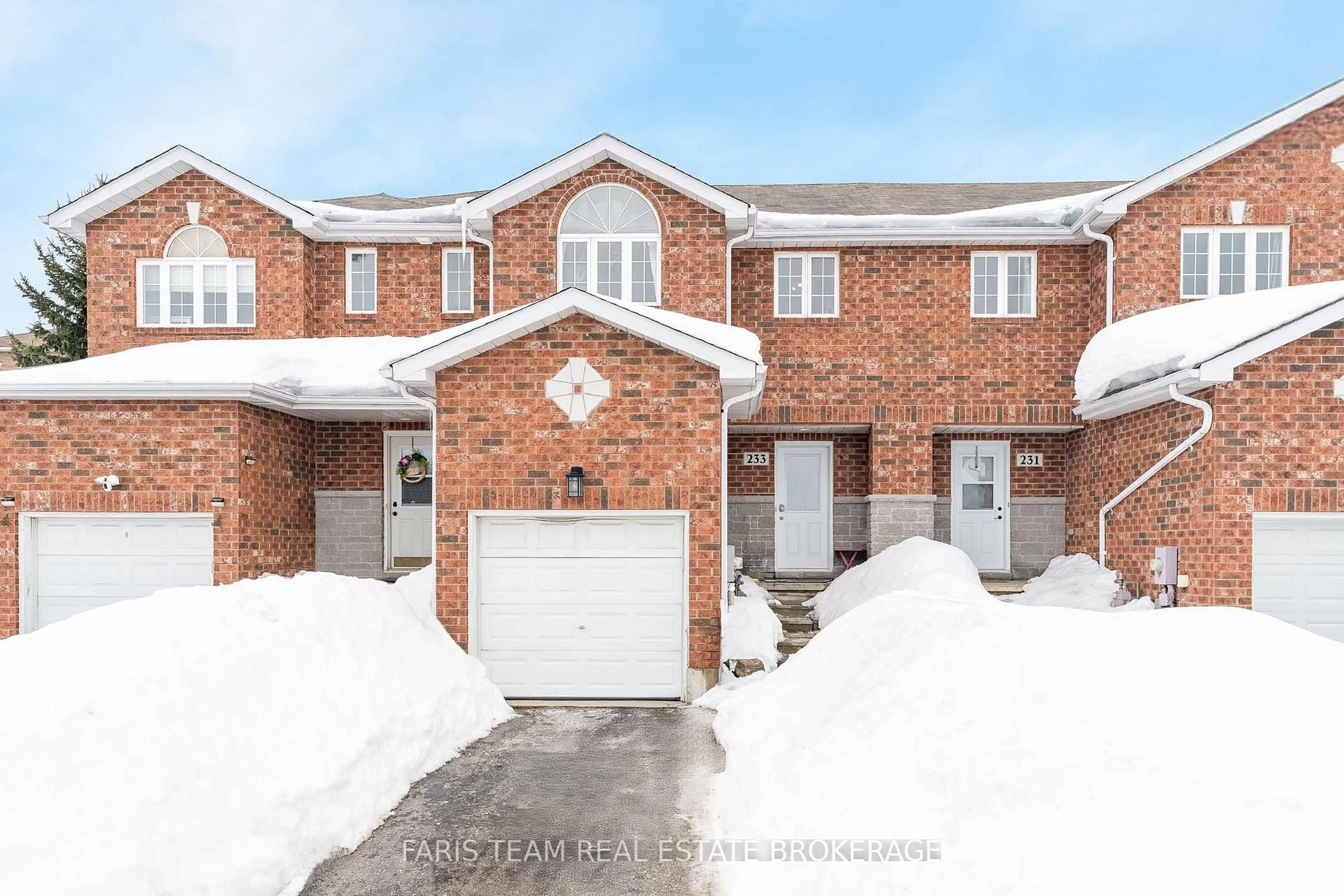 Home with brick exterior material, street for 233 Stanley St, Barrie Ontario L4M 6X9