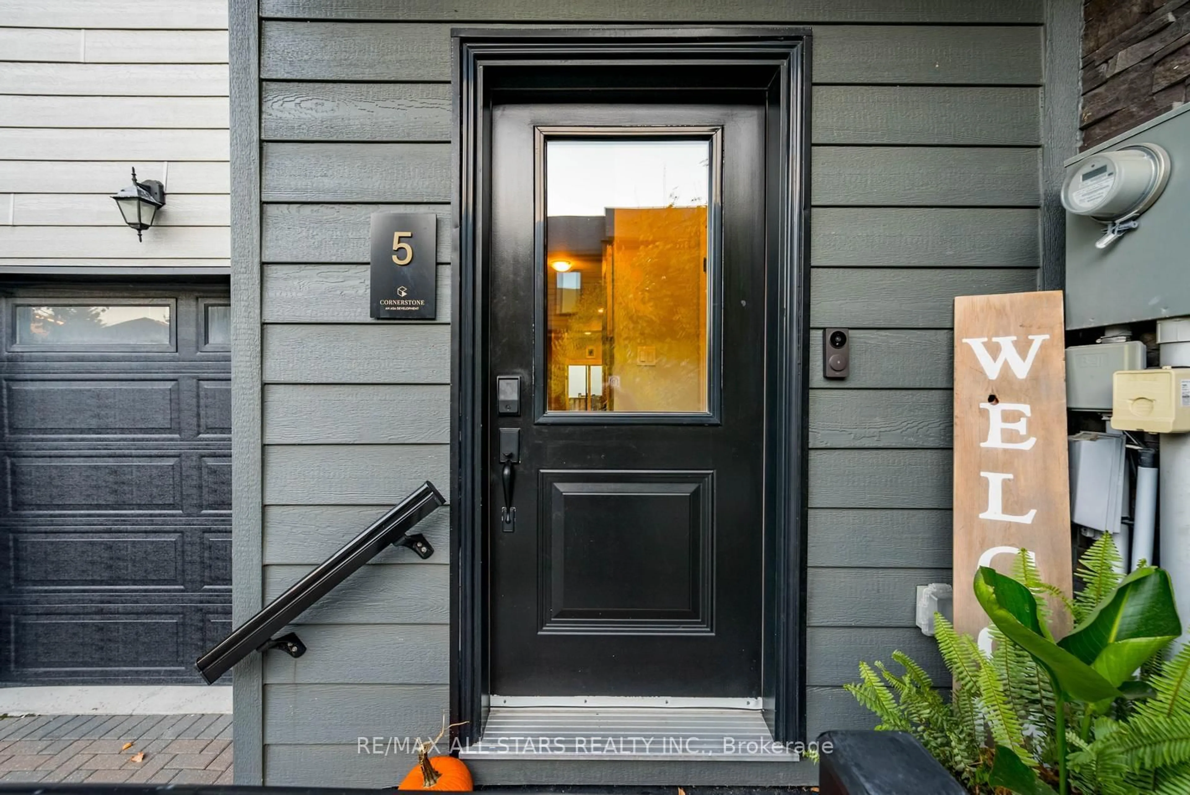 Indoor entryway for 5 Stonehart Lane #20, Barrie Ontario L4M 7E8