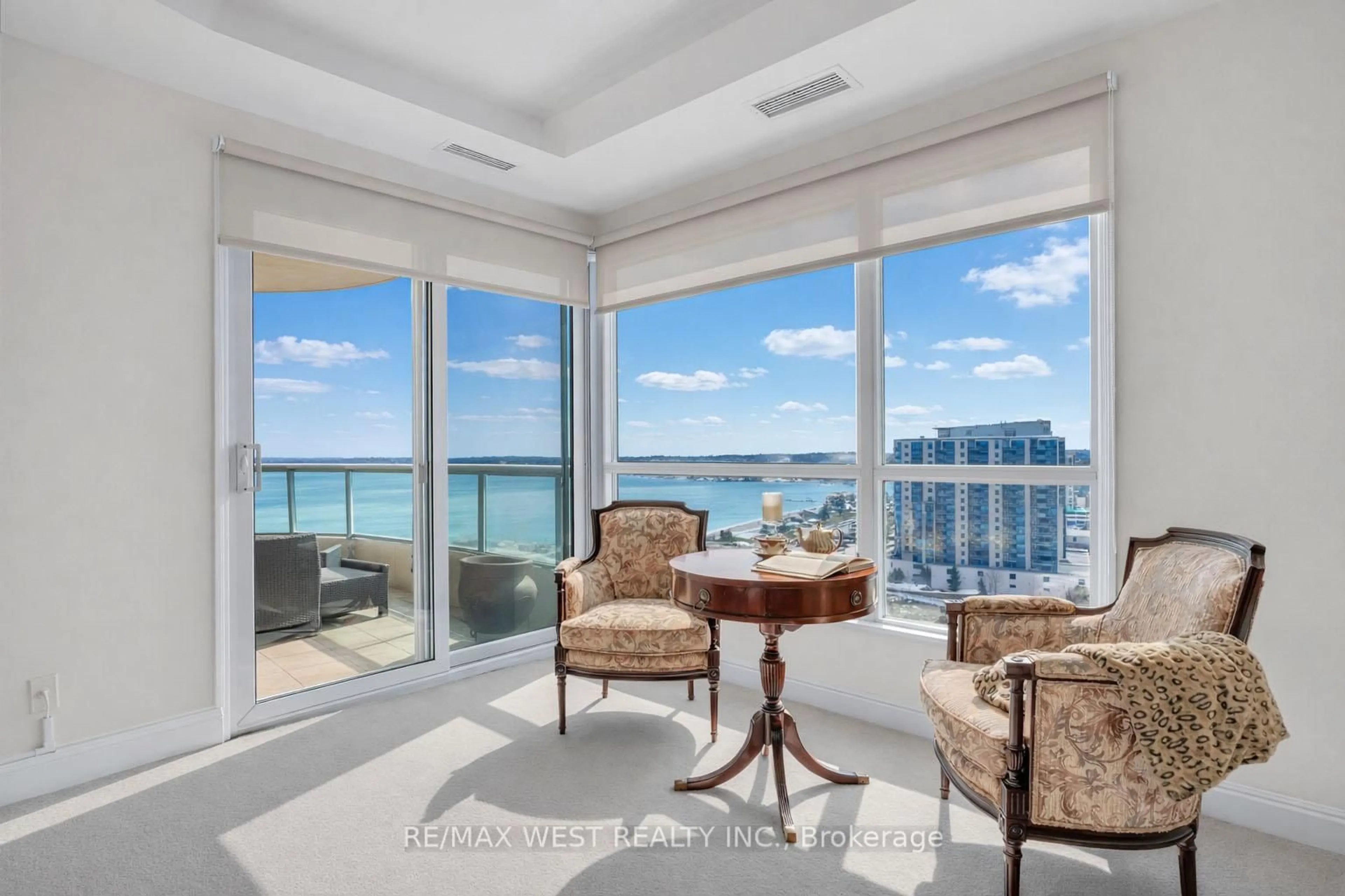 A pic of a room for 2 Toronto St #PH1 1, Barrie Ontario L4N 9R2