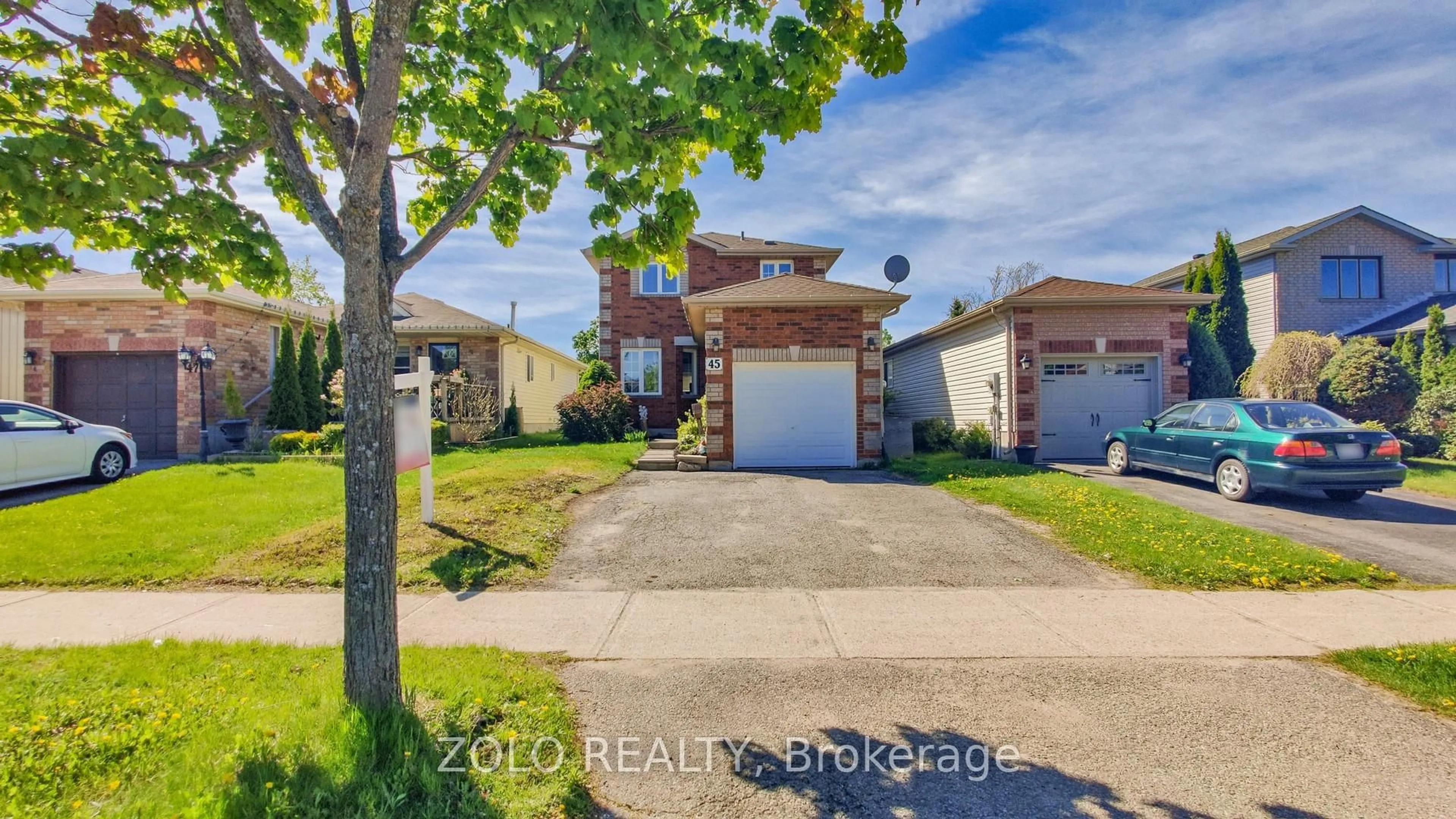 A pic from outside/outdoor area/front of a property/back of a property/a pic from drone, street for 45 Athabaska Rd, Barrie Ontario L4N 8E8