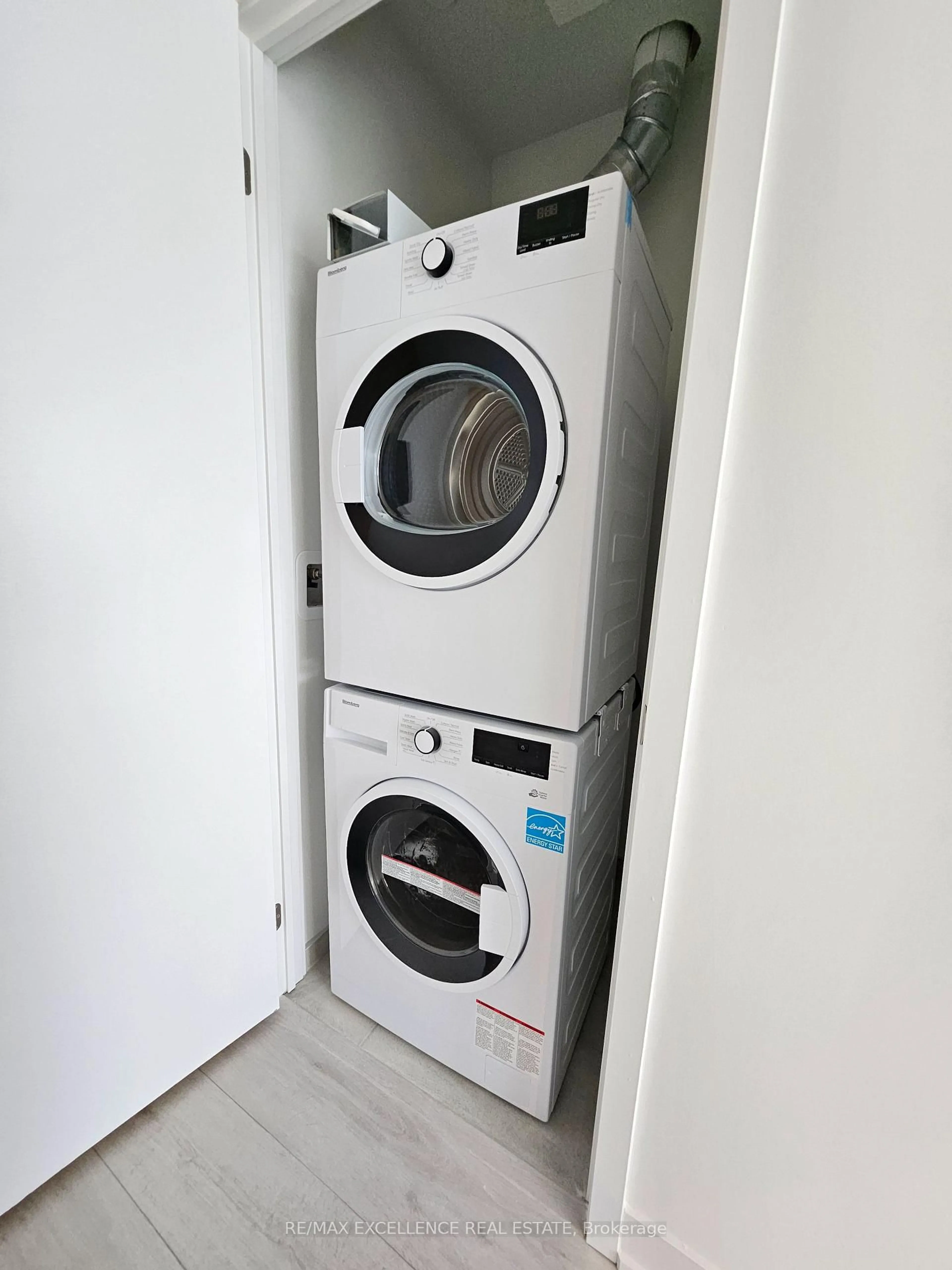 Laundry room for 39 Mary St #1202, Barrie Ontario L4N 1S9