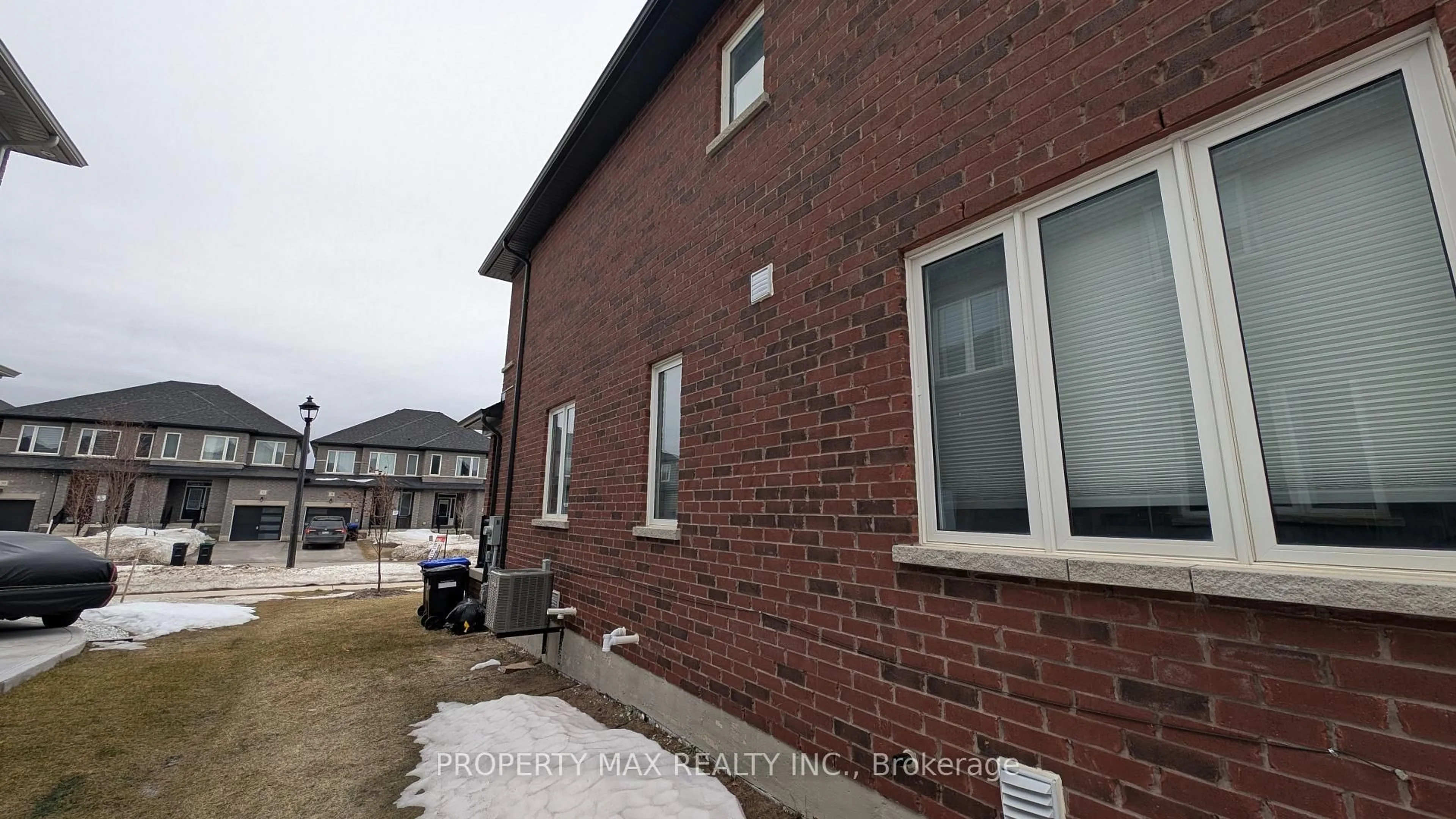 Home with brick exterior material, building for 31 Lisa St, Wasaga Beach Ontario L9Z 1J9