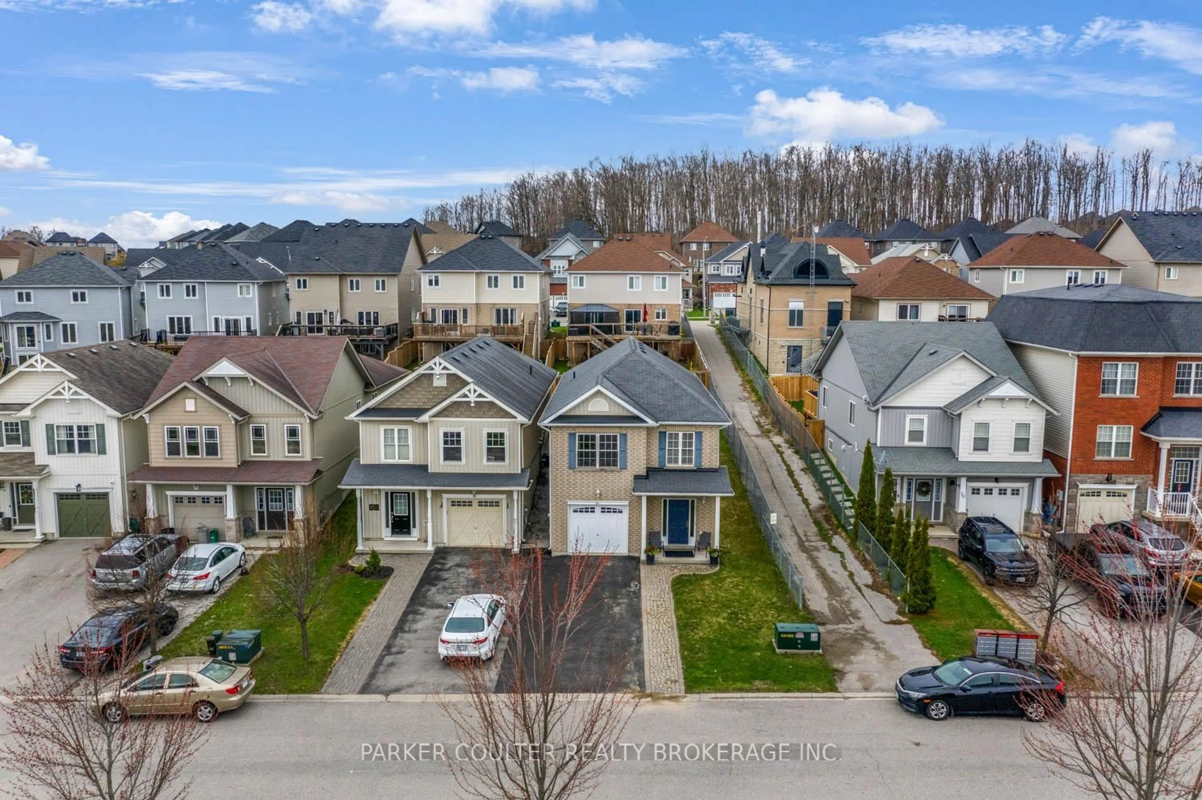 A pic from outside/outdoor area/front of a property/back of a property/a pic from drone, street for 66 Pearl Dr, Orillia Ontario L3V 0A6