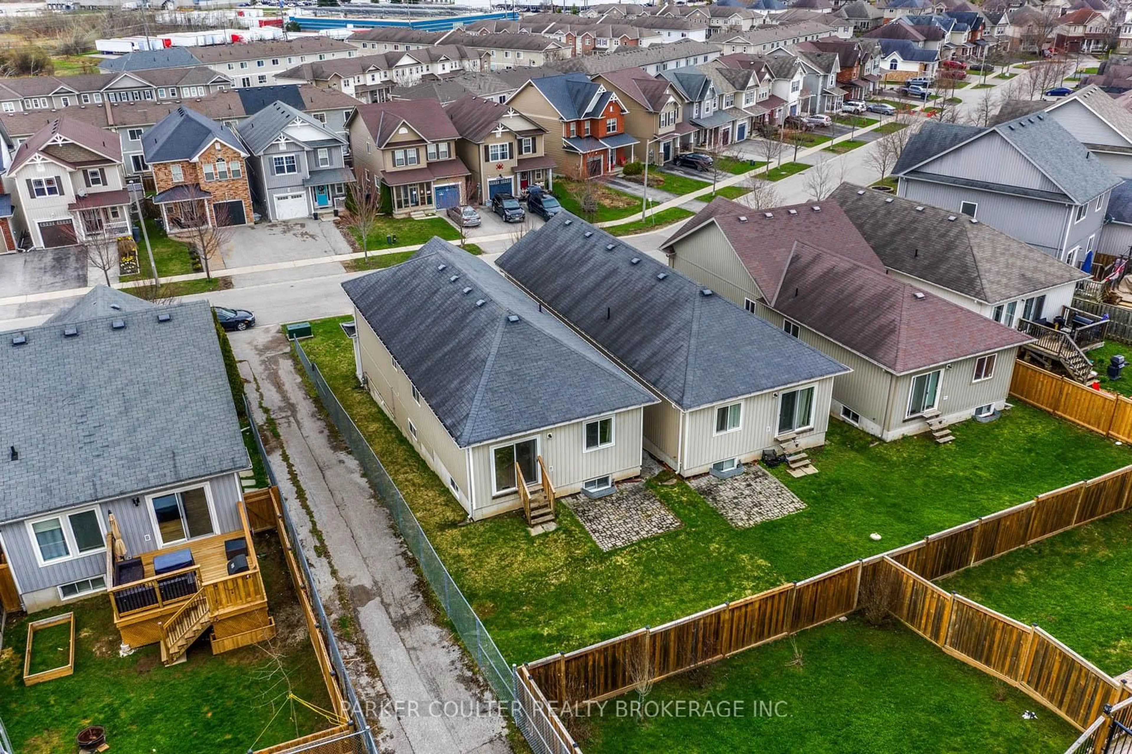 A pic from outside/outdoor area/front of a property/back of a property/a pic from drone, street for 66 Pearl Dr, Orillia Ontario L3V 0A6