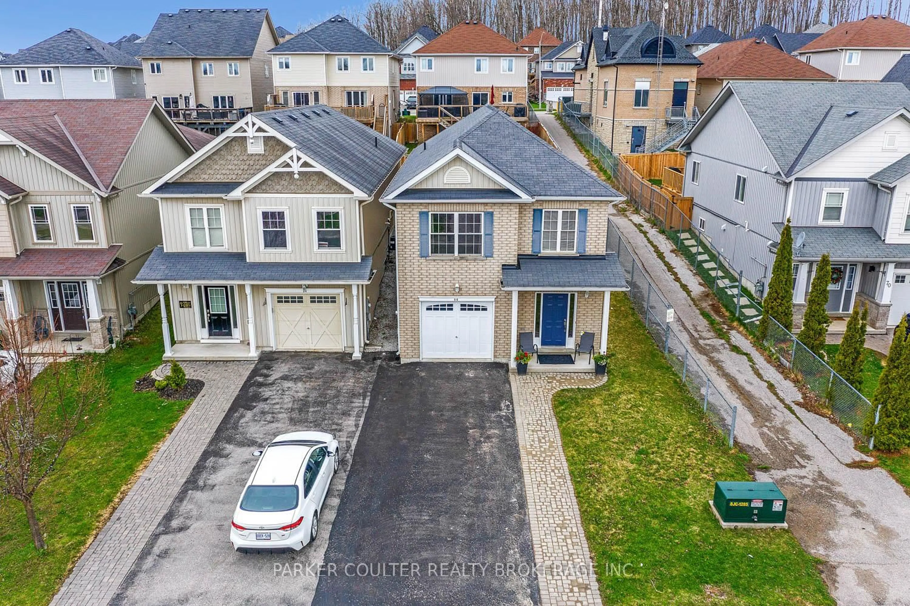 A pic from outside/outdoor area/front of a property/back of a property/a pic from drone, street for 66 Pearl Dr, Orillia Ontario L3V 0A6