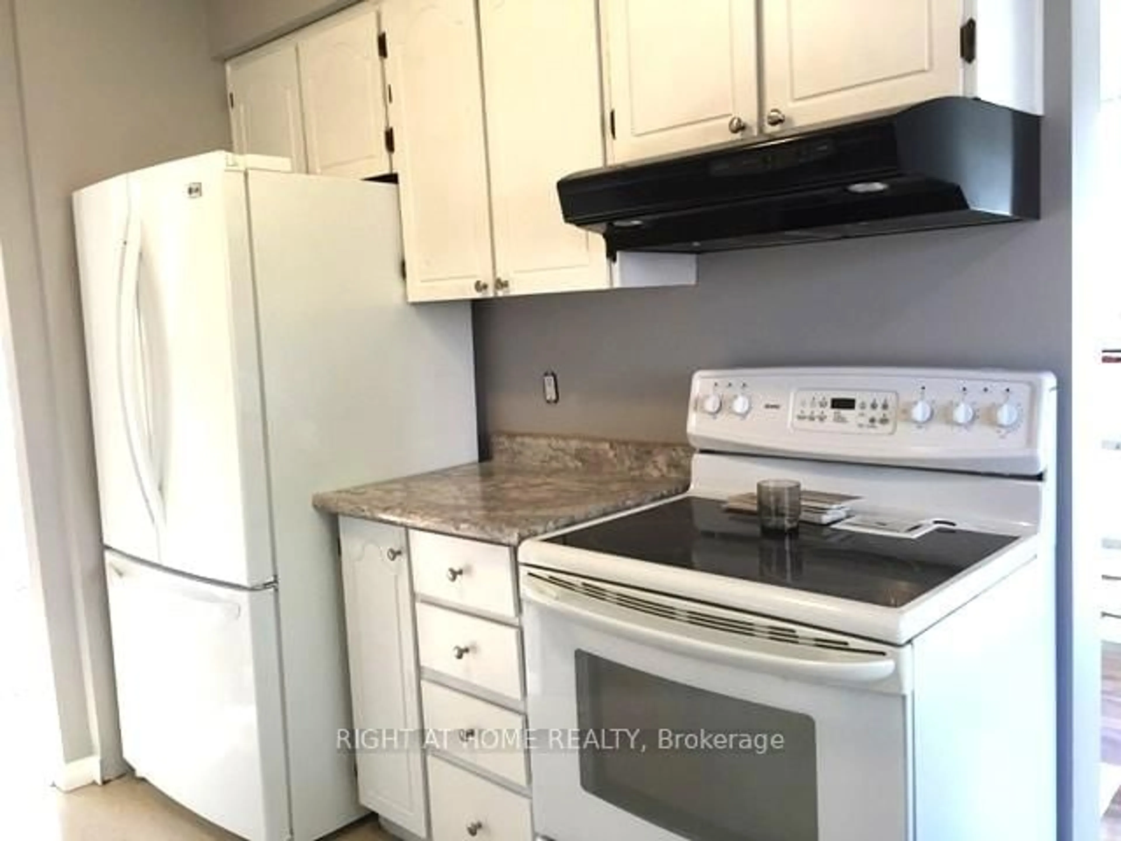 Standard kitchen, unknown for 23 Carlton Rd, Barrie Ontario L4M 5K8