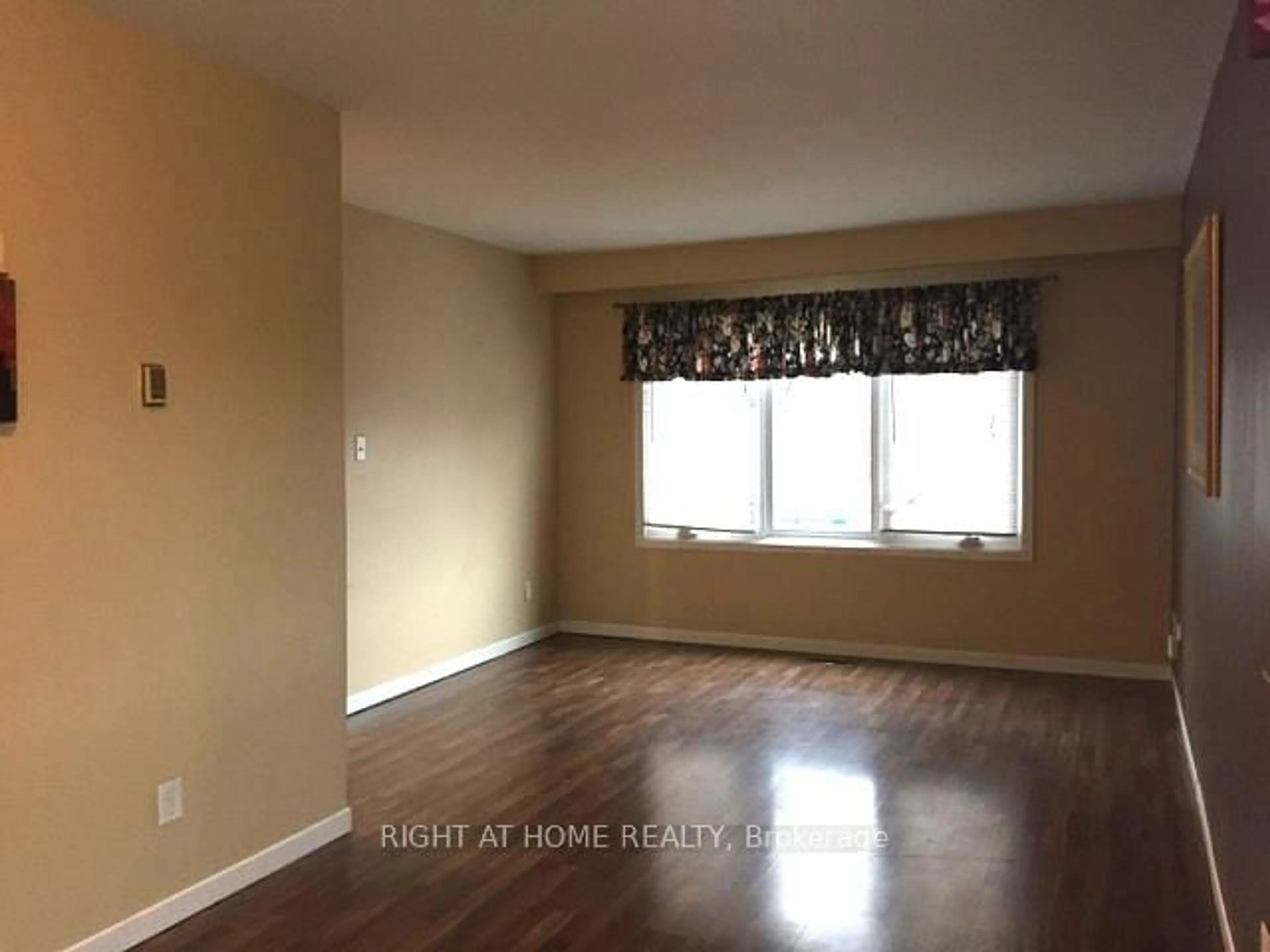 A pic of a room for 23 Carlton Rd, Barrie Ontario L4M 5K8
