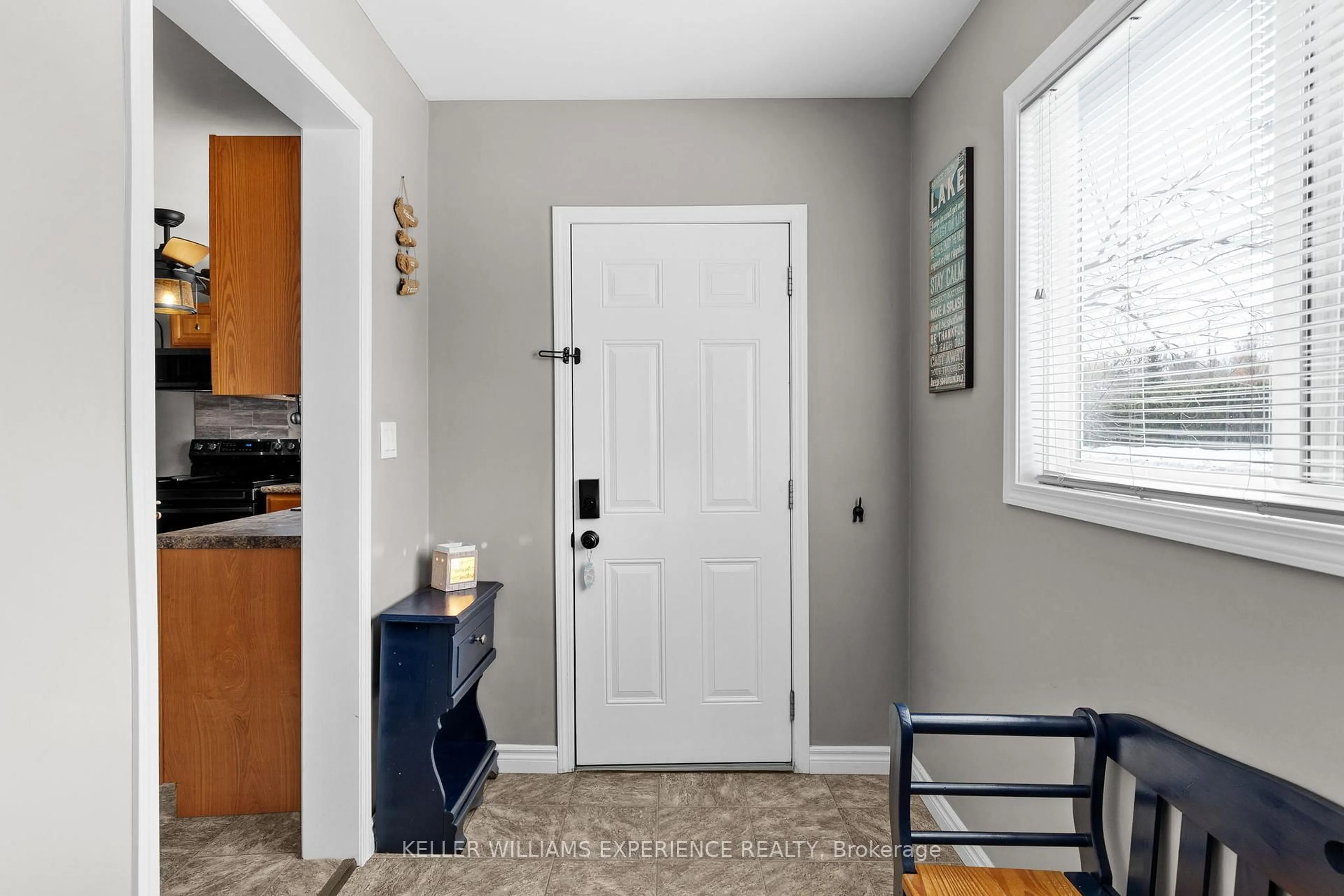 Indoor entryway for 109 Ellen St, Tay Ontario L0K 2A0