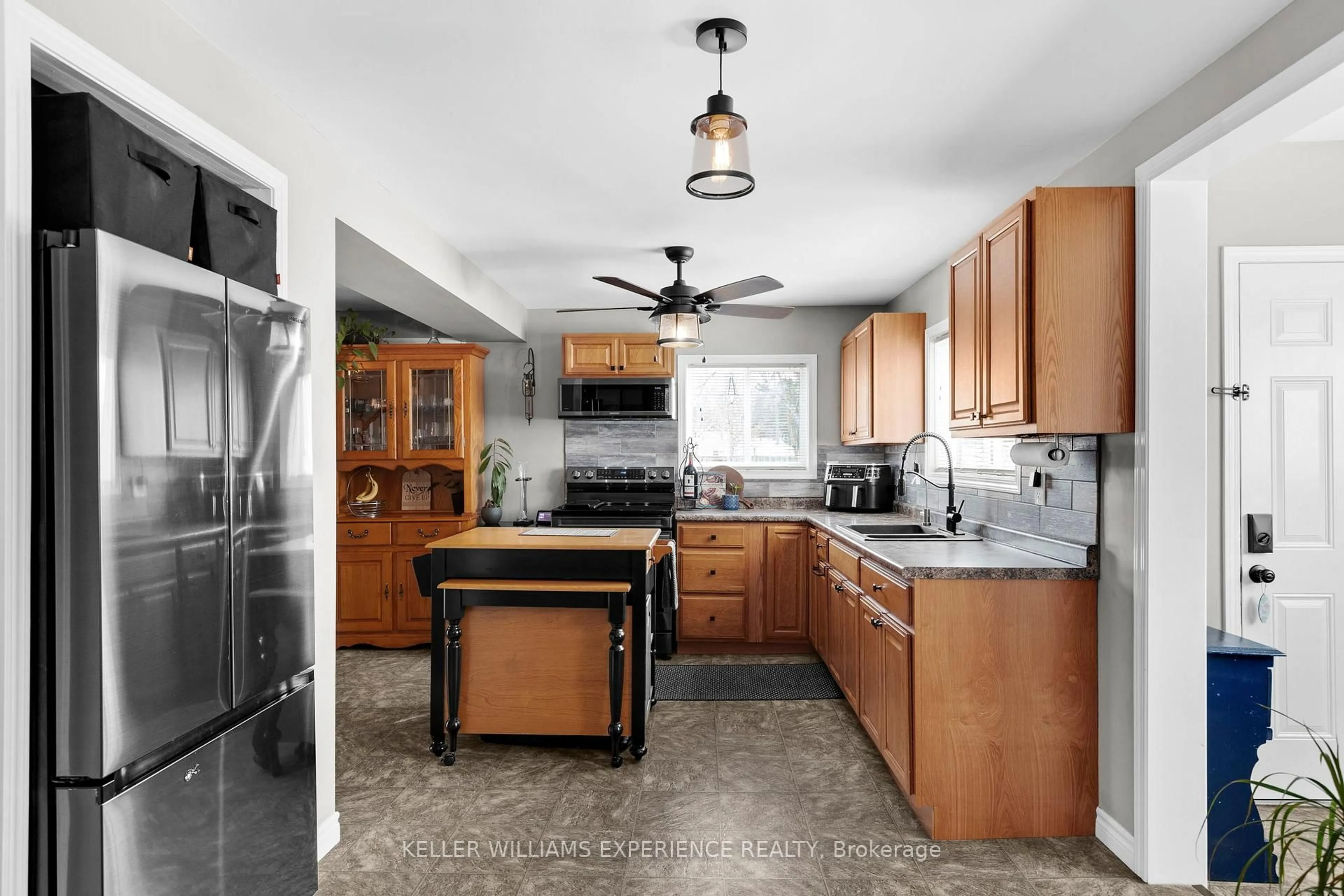 Unknown for 109 Ellen St, Tay Ontario L0K 2A0