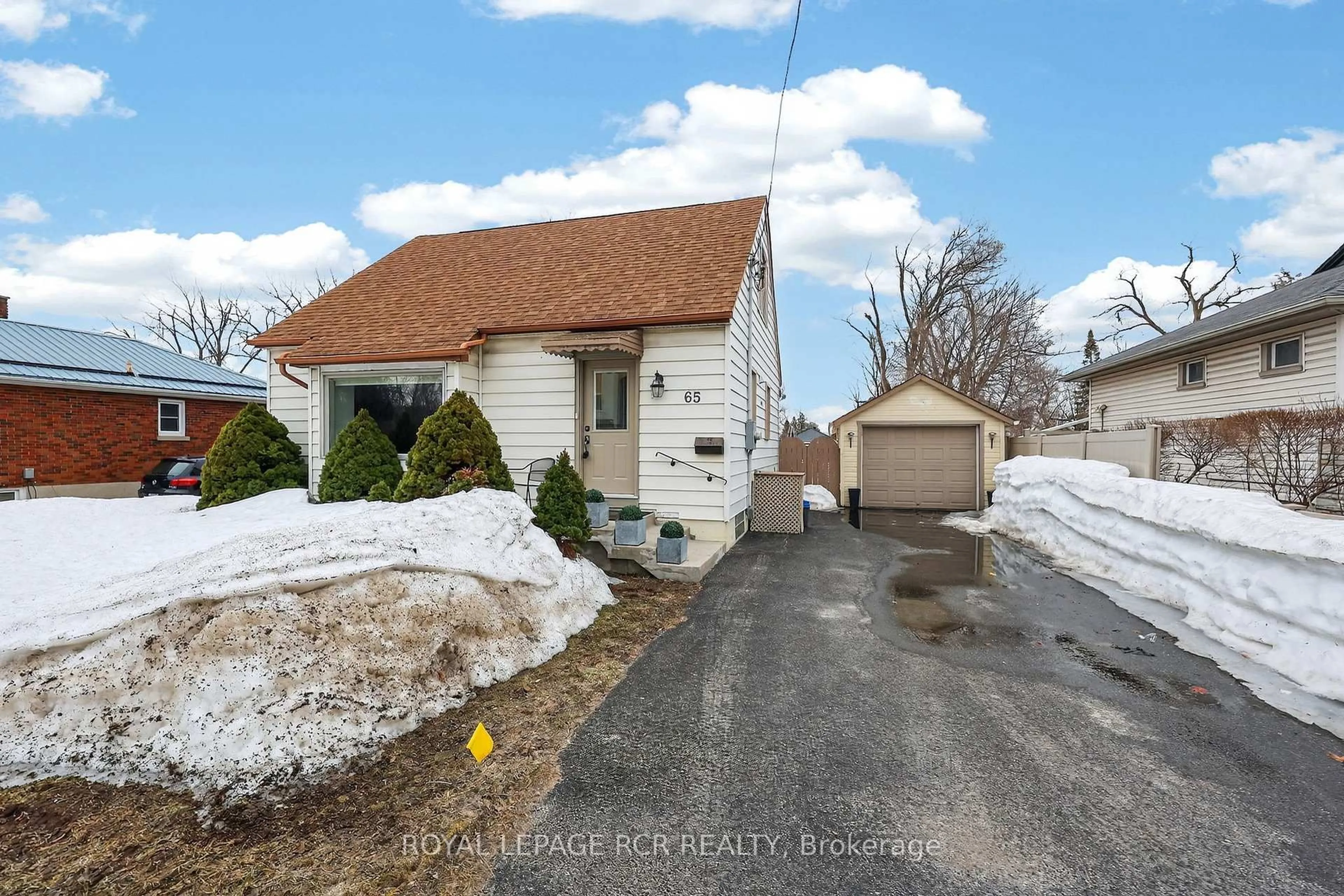 A pic from outside/outdoor area/front of a property/back of a property/a pic from drone, street for 65 Donald St, Barrie Ontario L4N 1E5