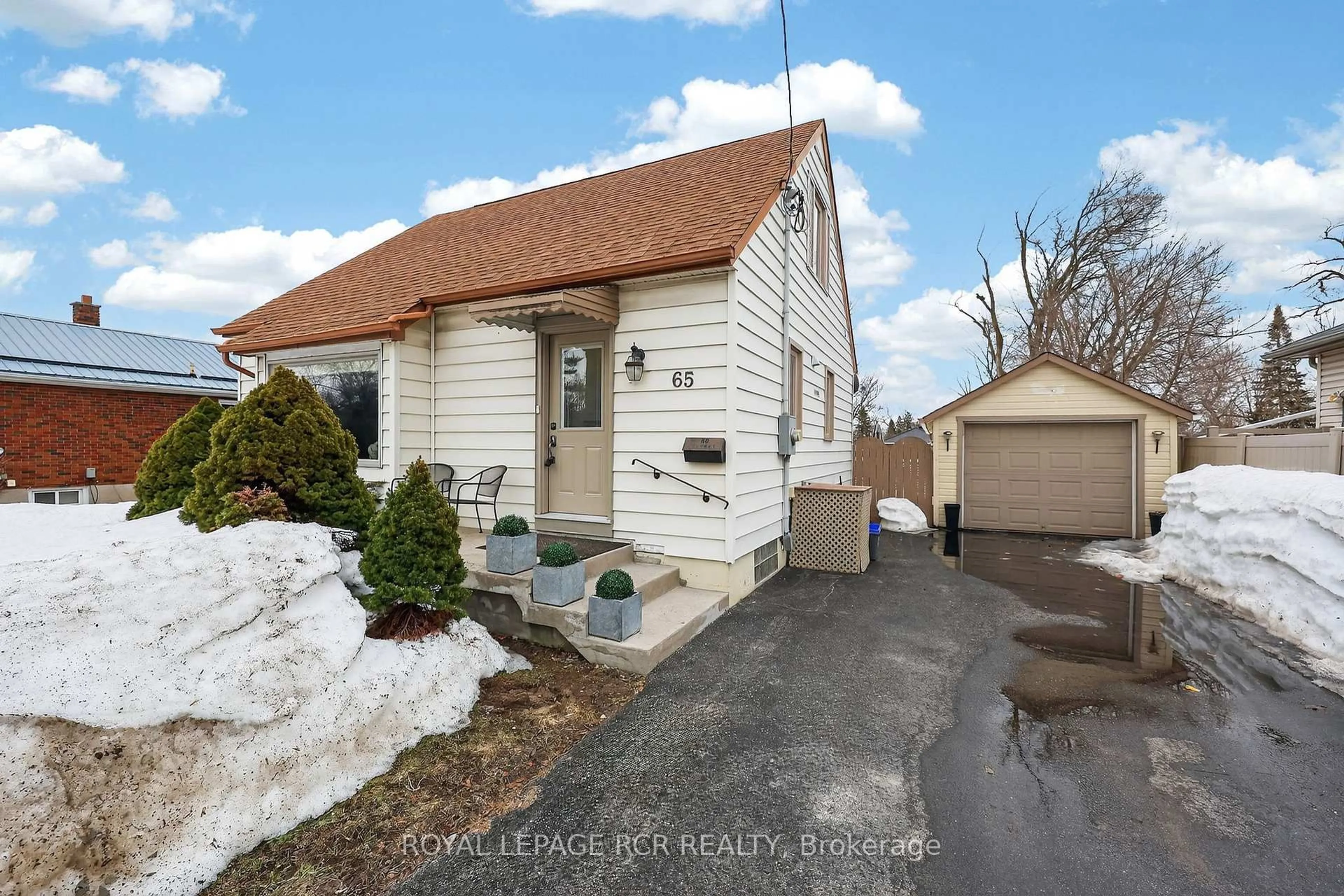 A pic from outside/outdoor area/front of a property/back of a property/a pic from drone, street for 65 Donald St, Barrie Ontario L4N 1E5