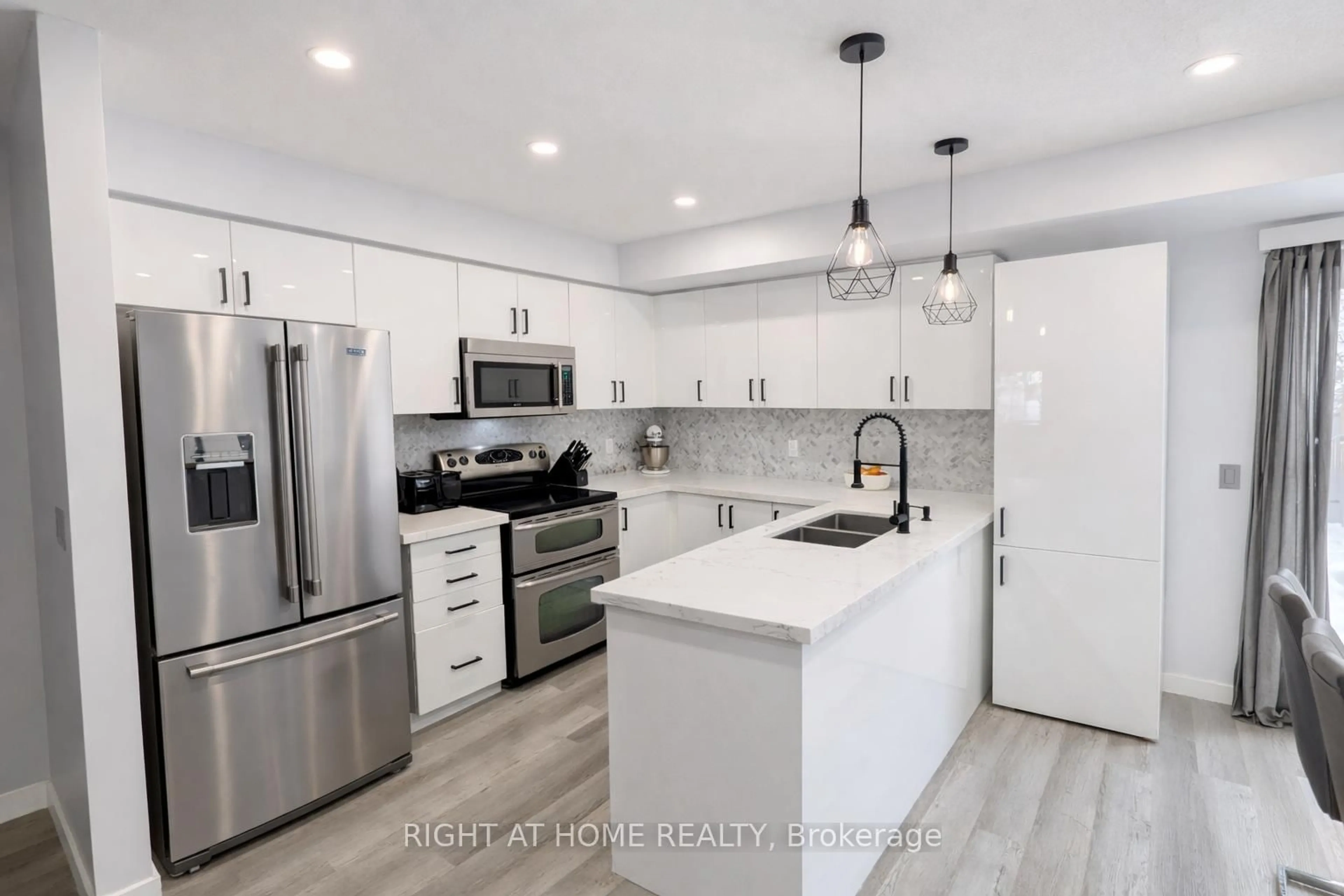 Open concept kitchen, ceramic/tile floor for 5 Michelle Dr, Orillia Ontario L3V 0B3