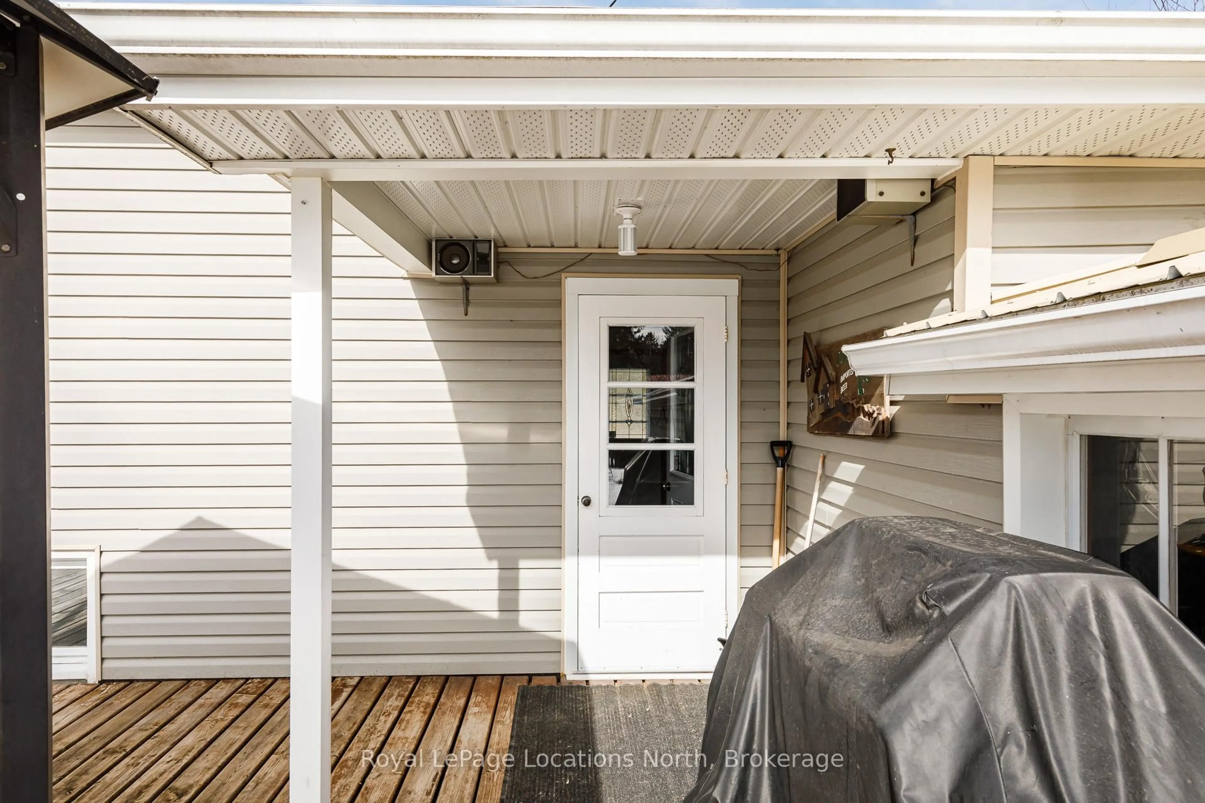Indoor entryway for 227 Superior St, Clearview Ontario L0M 1S0