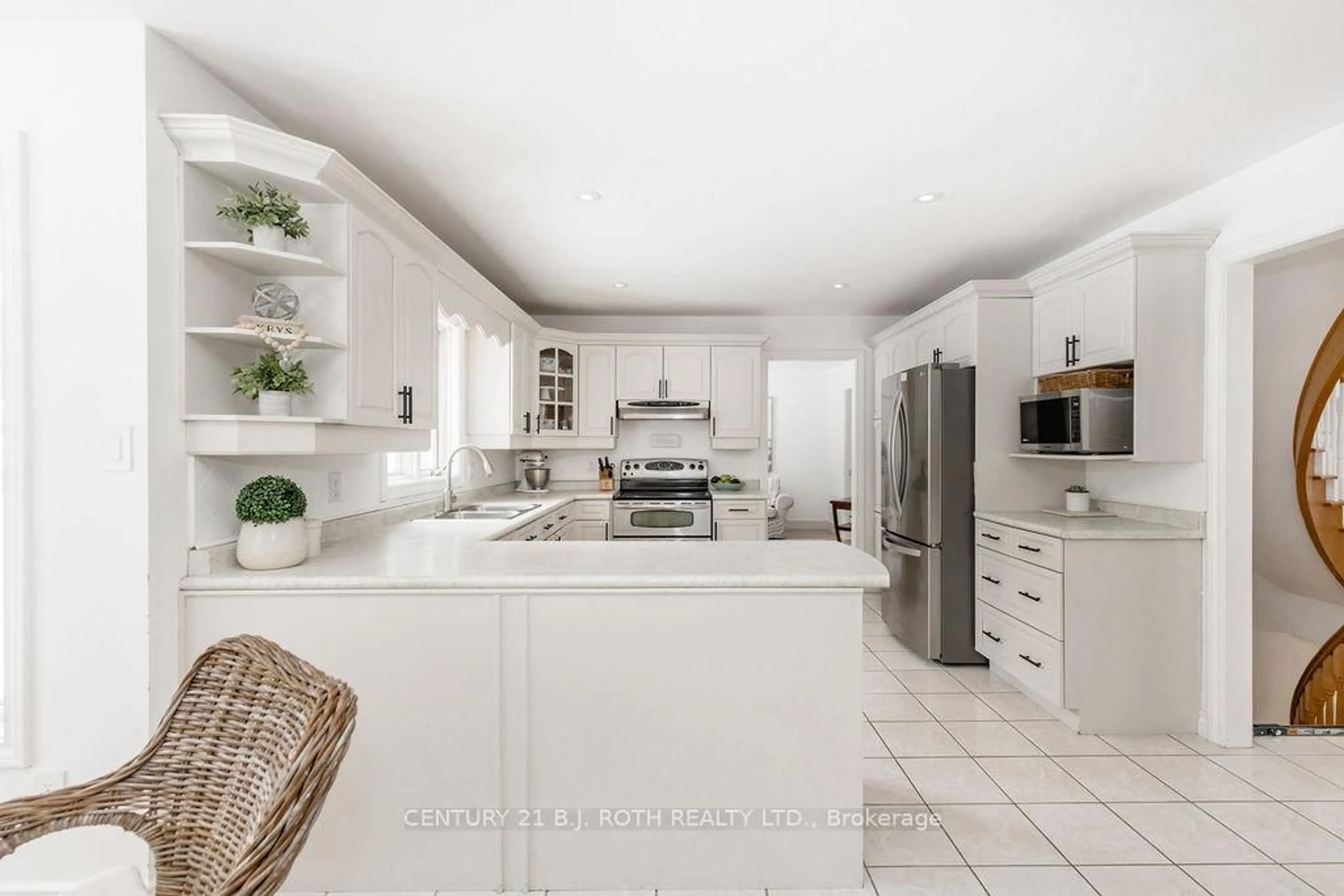 Open concept kitchen, ceramic/tile floor for 7 Priest Ave, Springwater Ontario L9X 0G9