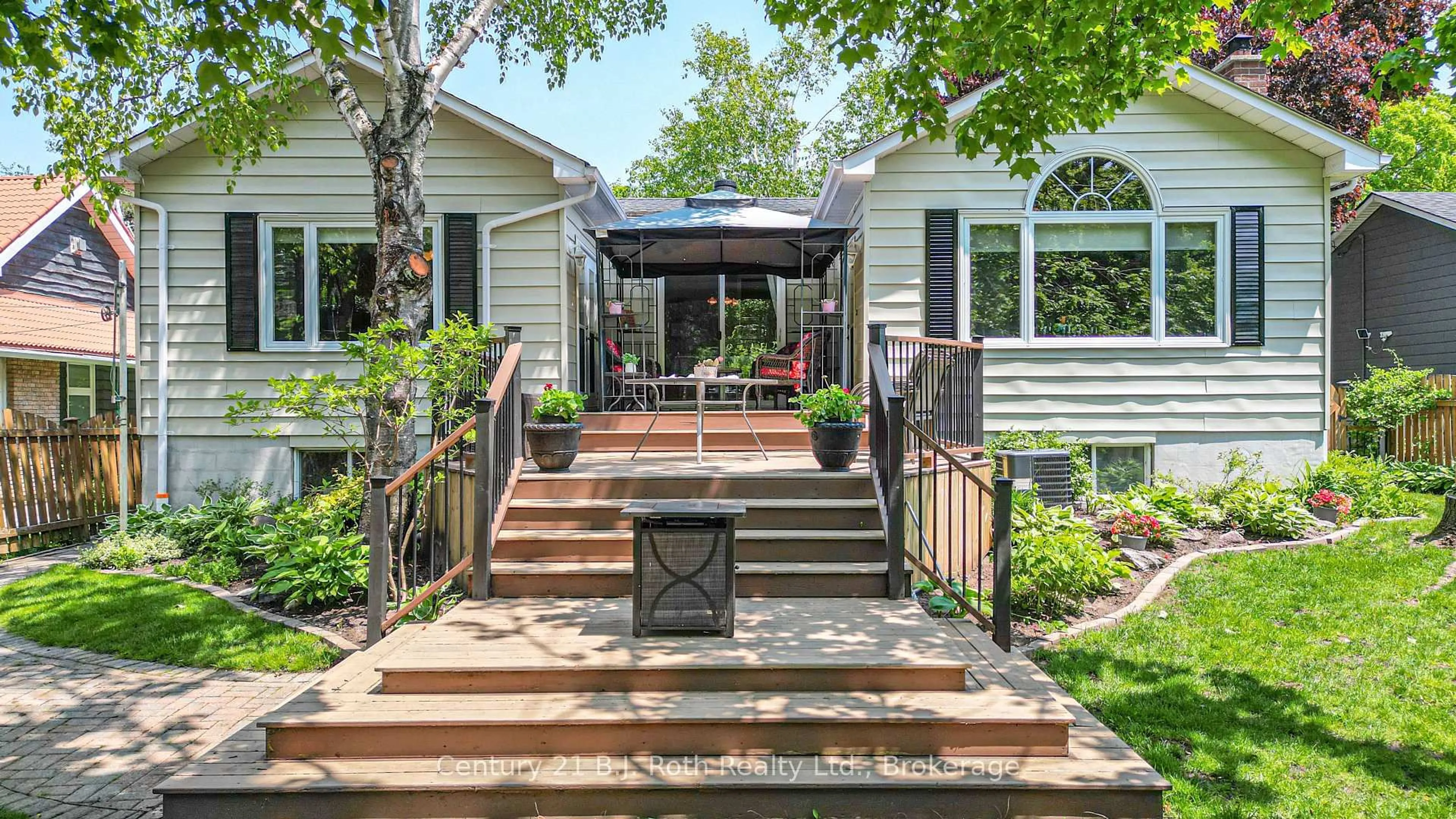 Patio, street for 297 Matchedash St, Orillia Ontario L3V 4W1