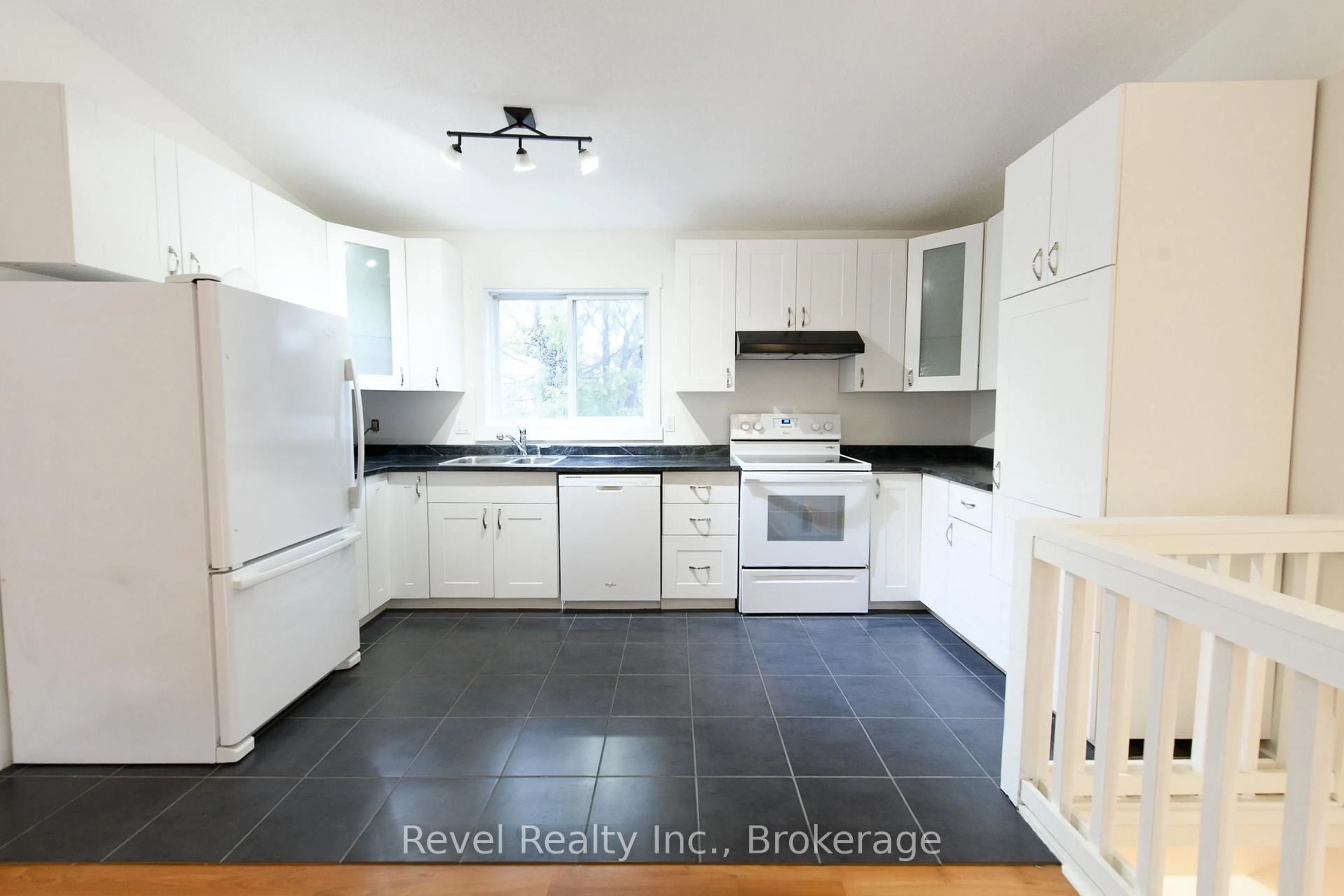 Unknown for 17 Harbour St #227, Collingwood Ontario L9Y 5B4