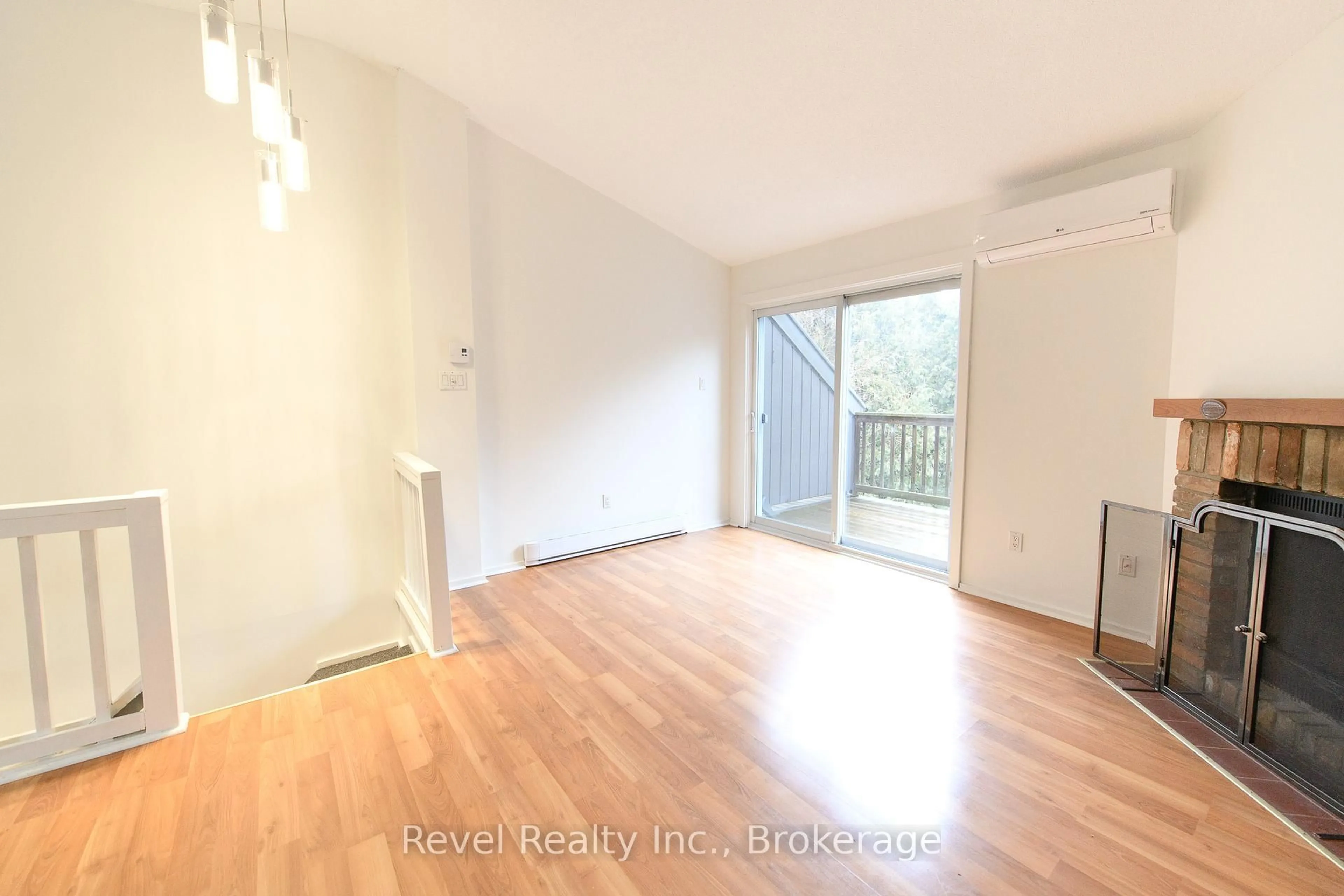 A pic of a room for 17 Harbour St #227, Collingwood Ontario L9Y 5B4