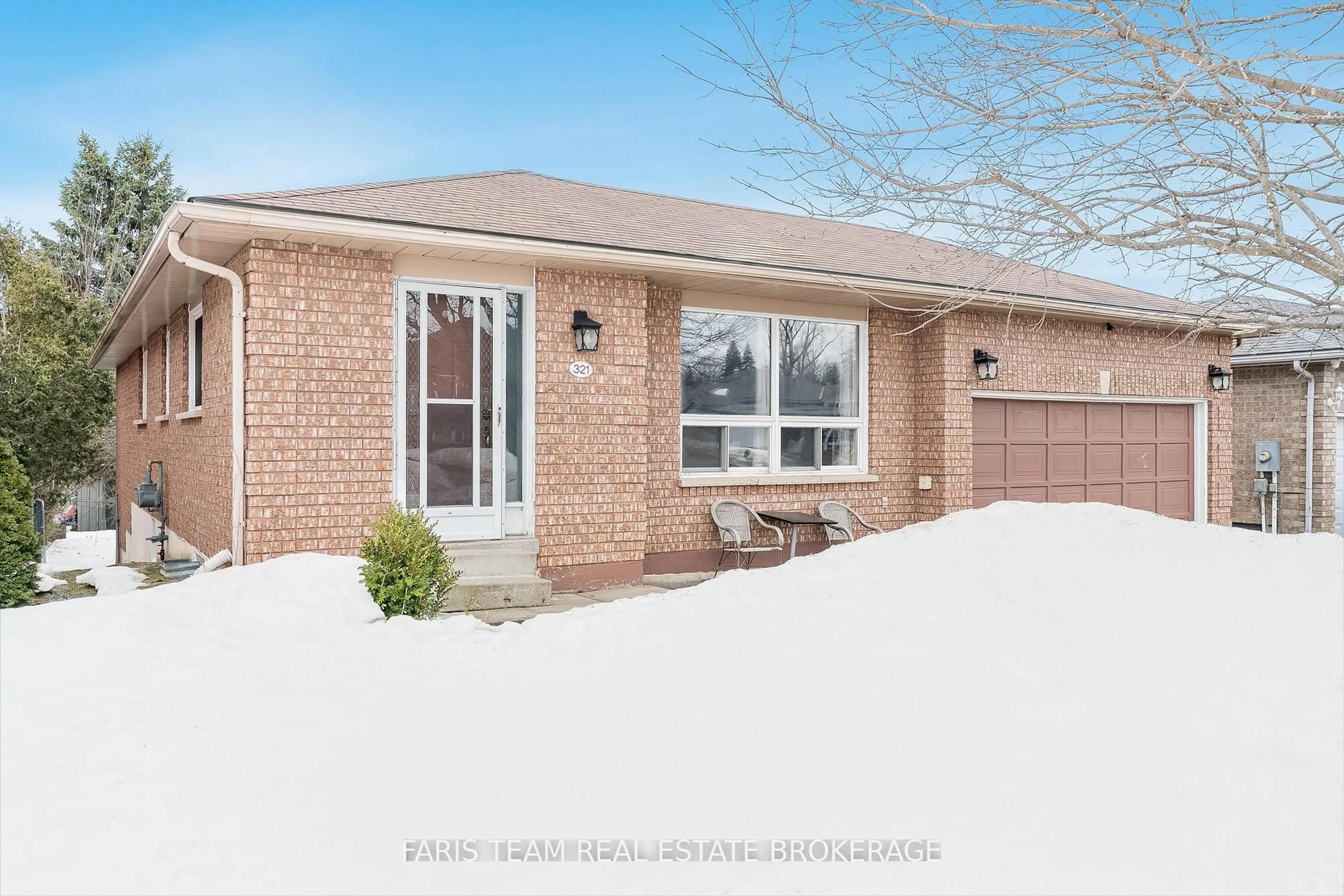 Home with brick exterior material, street for 321 Park St, Orillia Ontario L3V 7R6