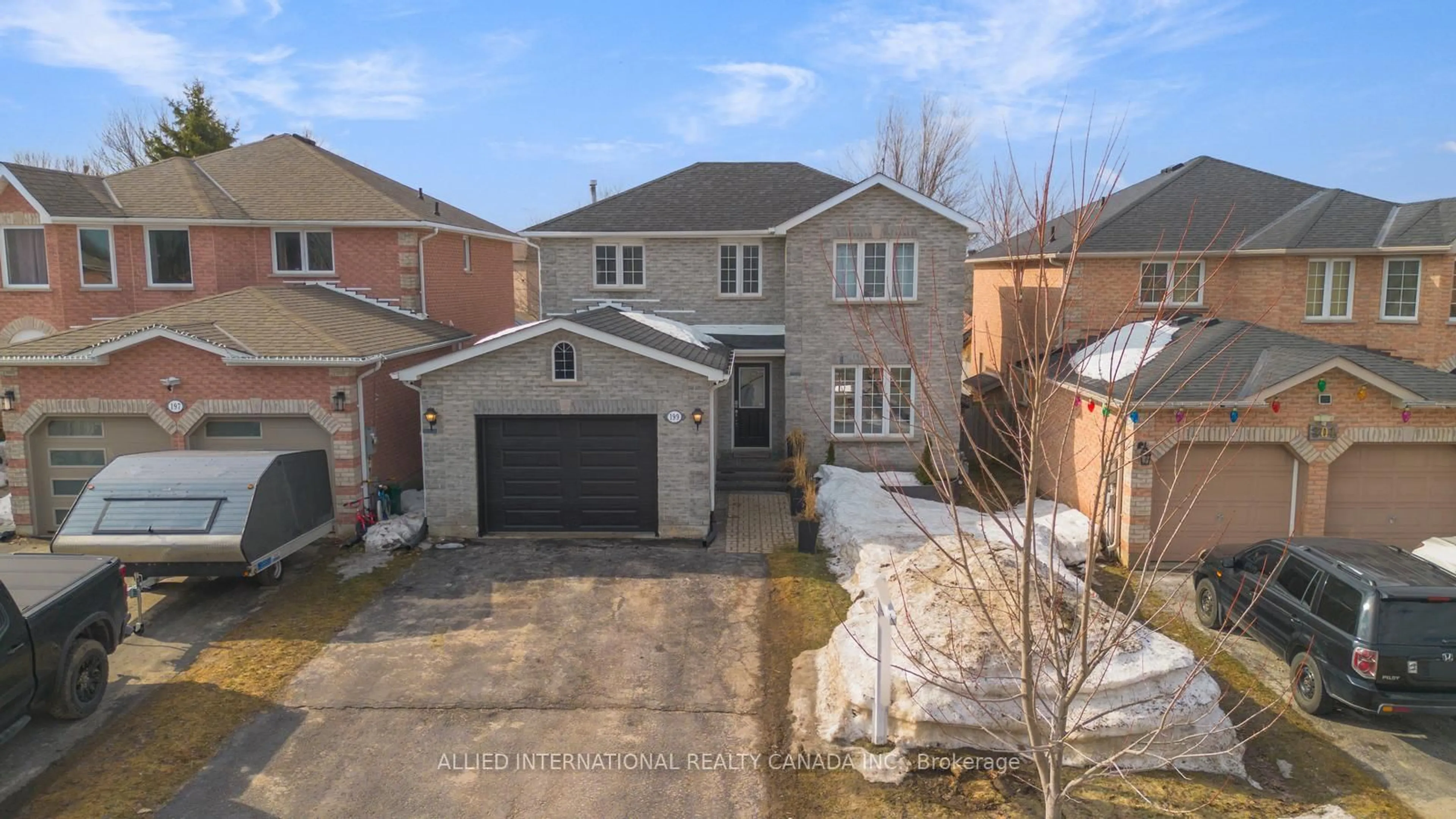 A pic from outside/outdoor area/front of a property/back of a property/a pic from drone, street for 199 Esther Dr, Barrie Ontario L4N 9S9