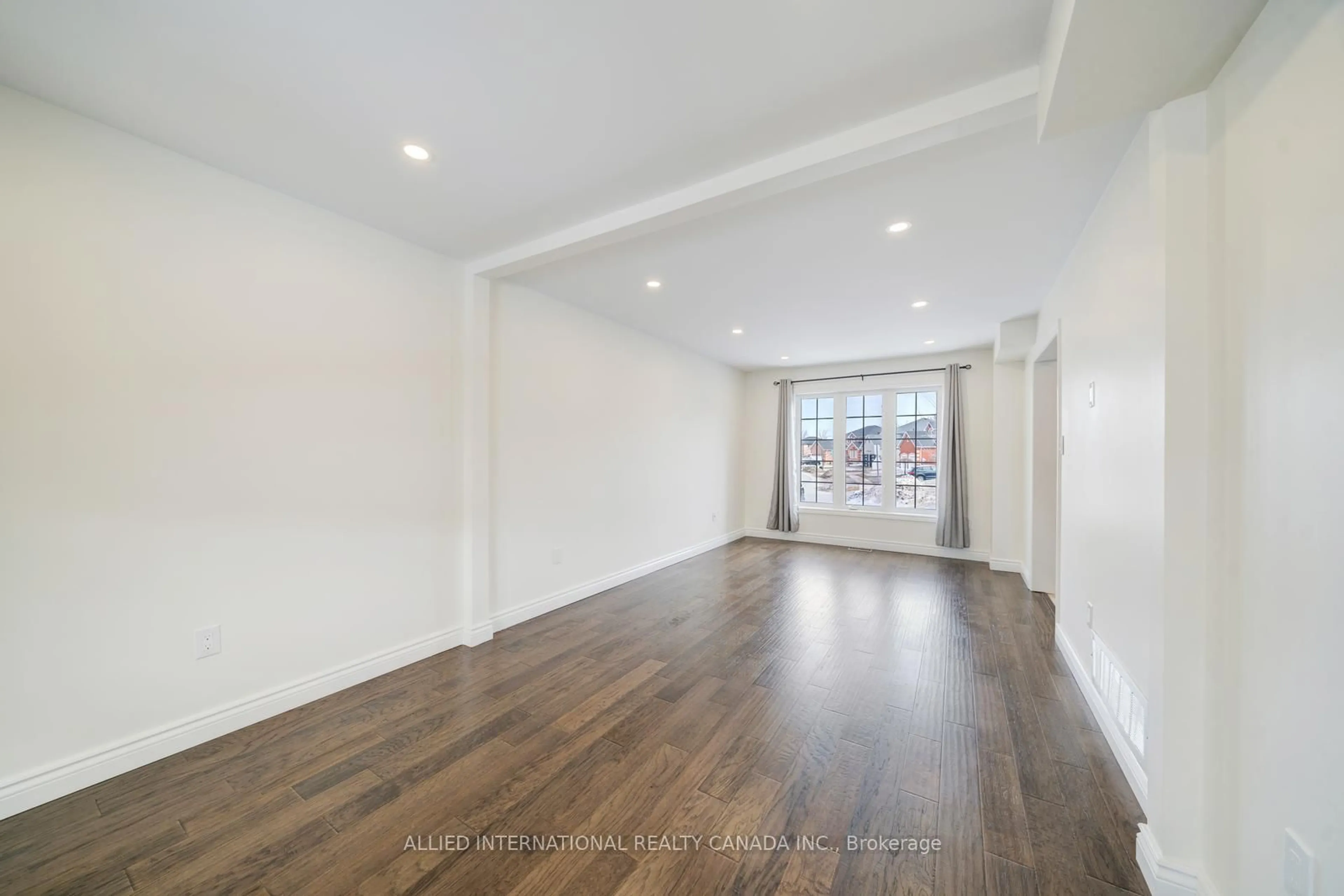 A pic of a room for 199 Esther Dr, Barrie Ontario L4N 9S9