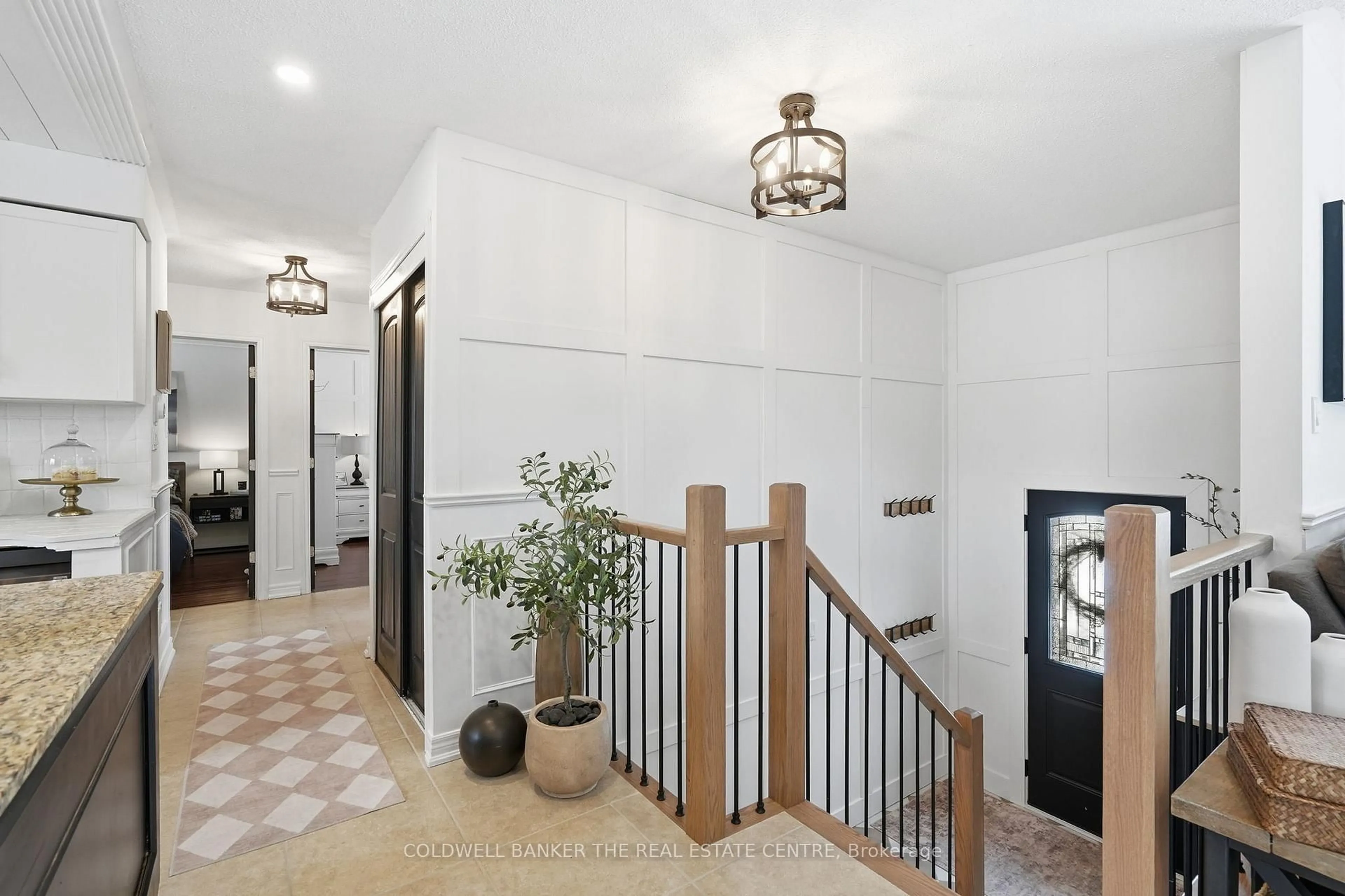 Indoor foyer for 241 Cedar Cres, Barrie Ontario L4N 4A6