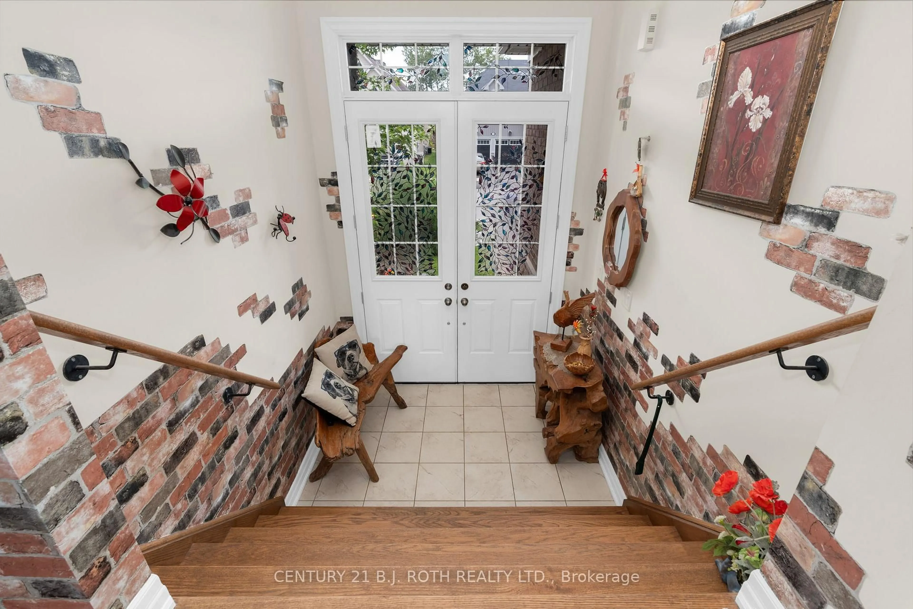 Indoor entryway for 107 Allegra Dr, Wasaga Beach Ontario L9Z 0H5