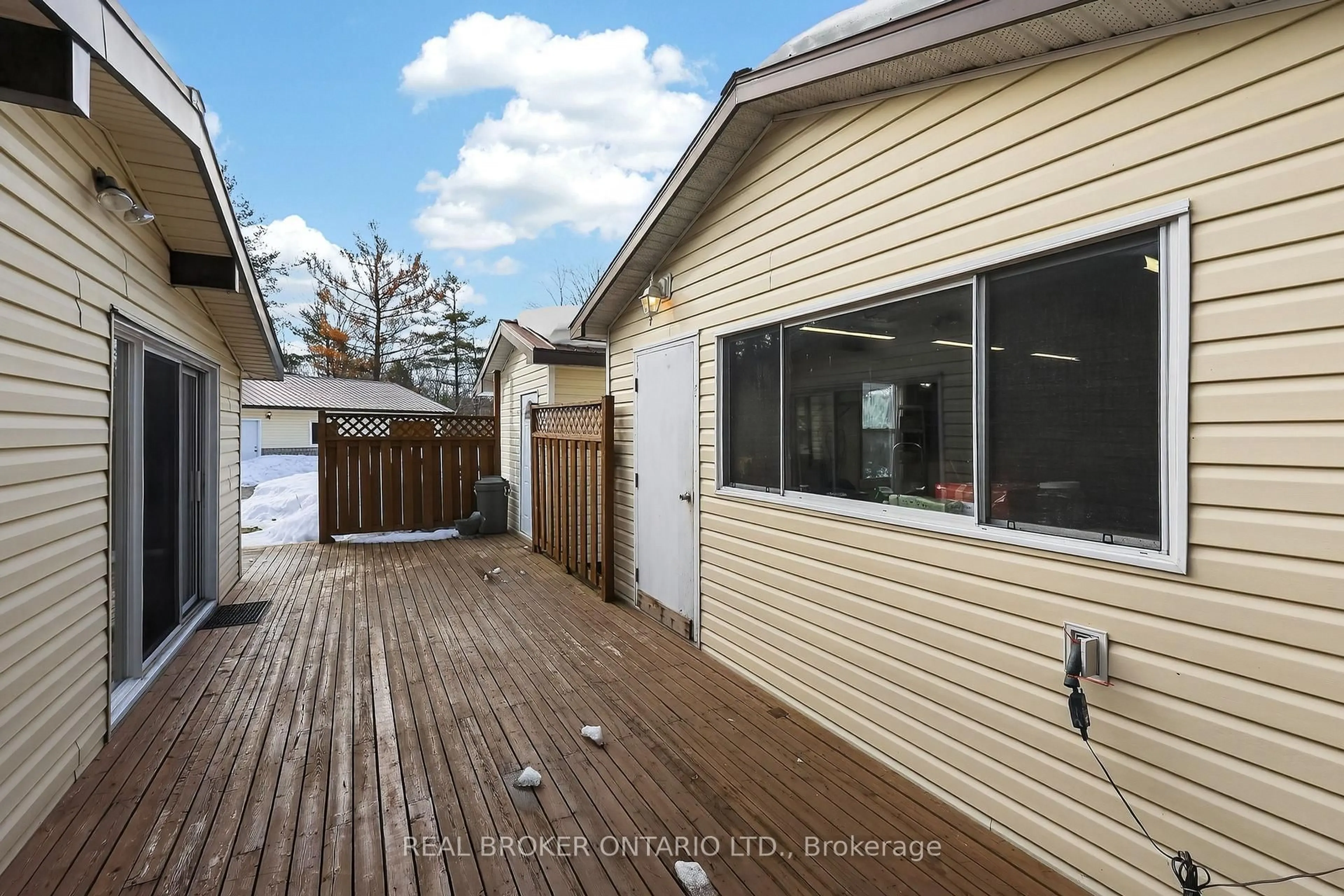 Patio, street for 7862 Park Lane Cres, Ramara Ontario L0K 2B0