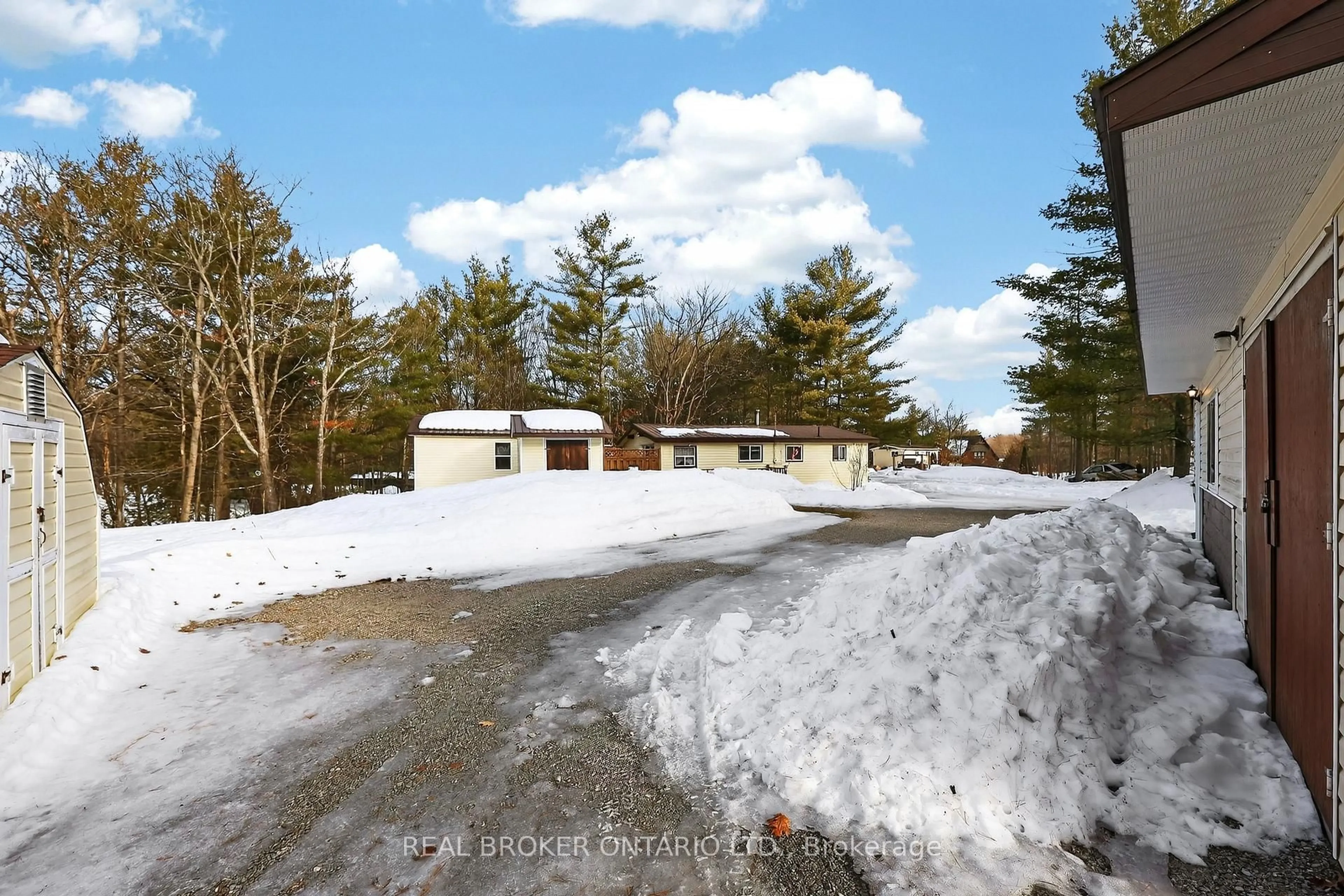 A pic from outside/outdoor area/front of a property/back of a property/a pic from drone, unknown for 7862 Park Lane Cres, Ramara Ontario L0K 2B0