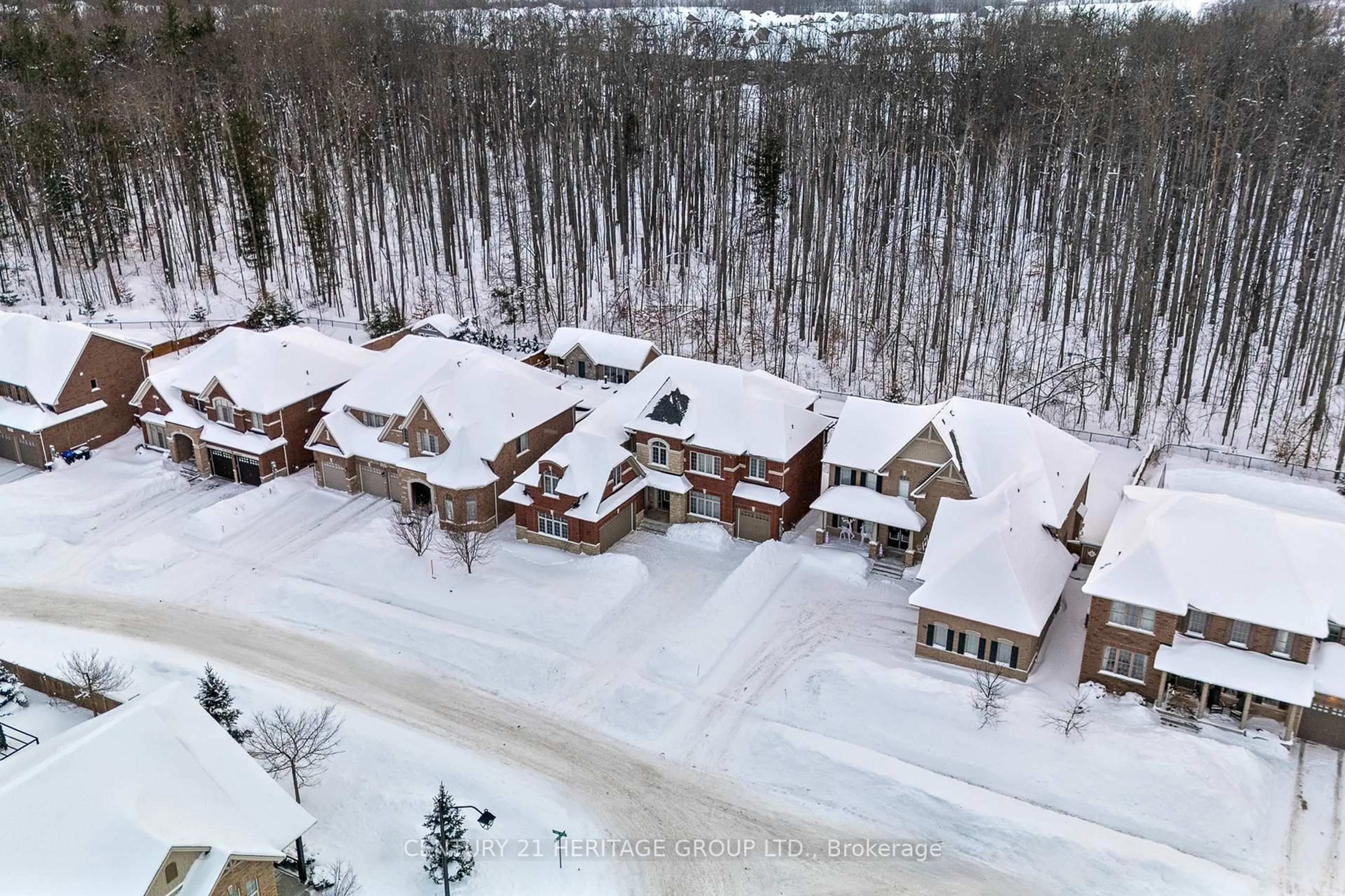 A pic from outside/outdoor area/front of a property/back of a property/a pic from drone, street for 77 Trail Blvd, Springwater Ontario L9X 0S3