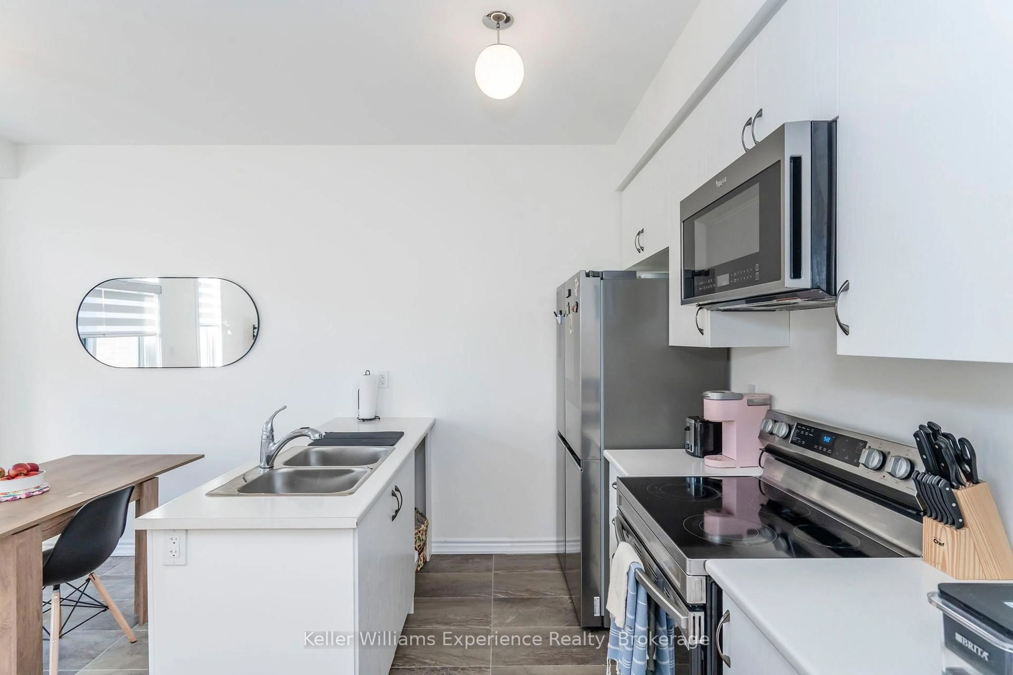 Standard kitchen, unknown for 12 Durham Ave, Barrie Ontario L9J 0W7