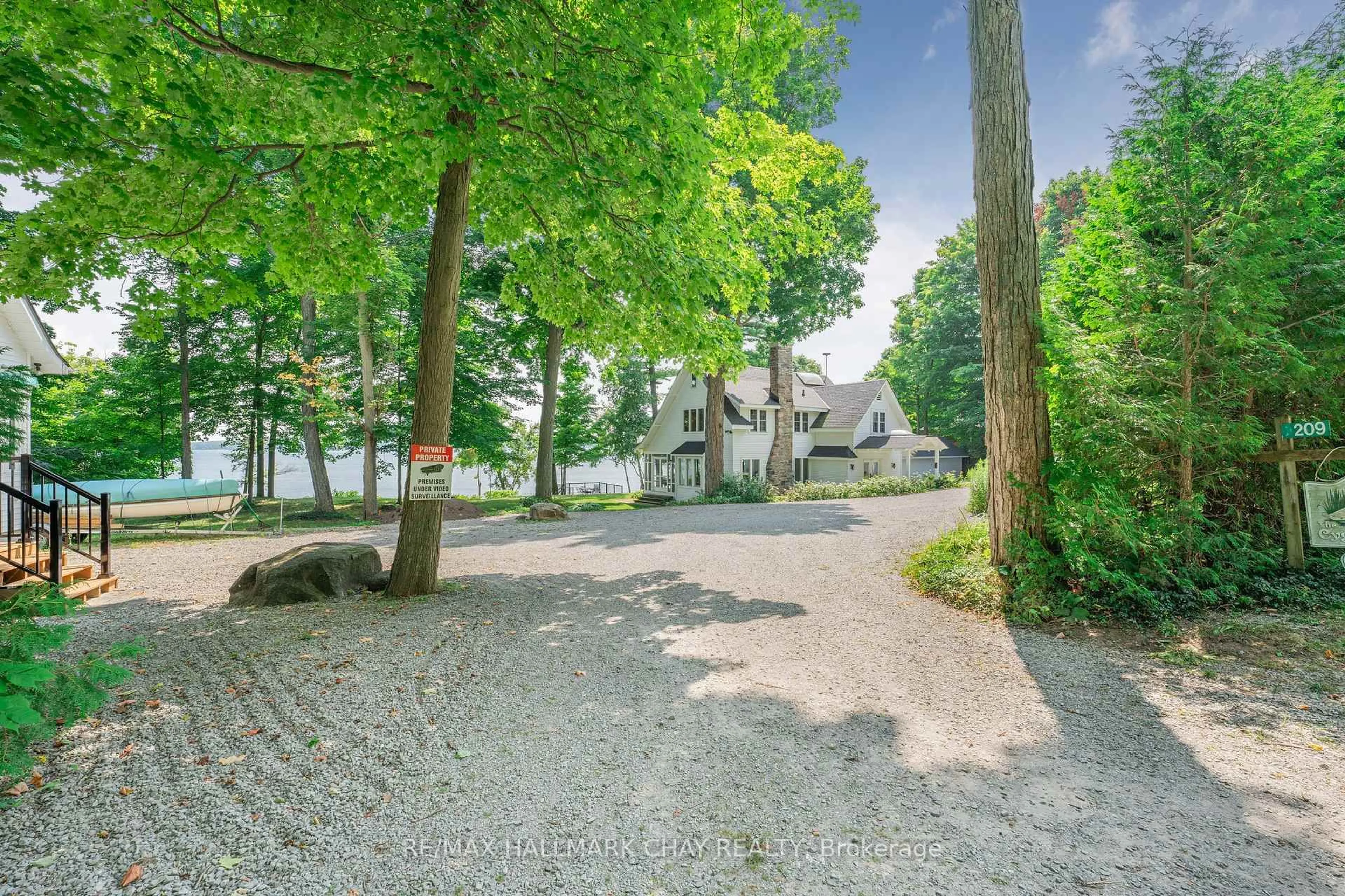 A pic from outside/outdoor area/front of a property/back of a property/a pic from drone, street for 209 Bay St, Oro-Medonte Ontario L0L 2L0